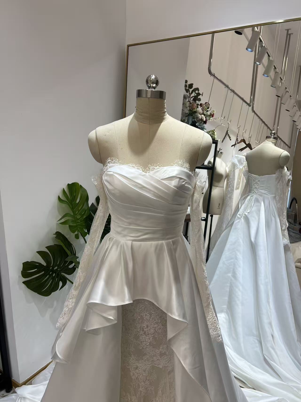 フランス風 ウェディングドレス ベアトップ 贅沢な総レース 取り外しトレーン ブライダル 結婚式