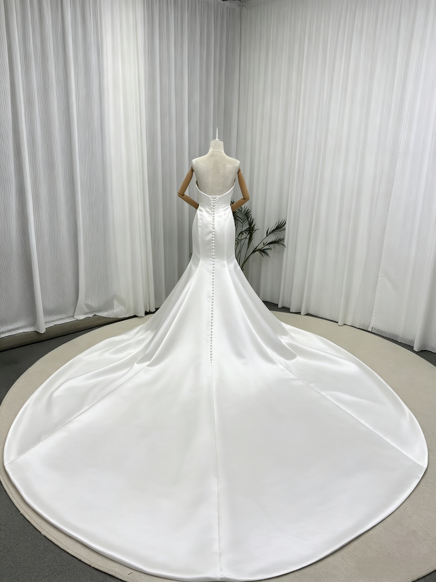   エレガント ウエディングドレス ベアトップ ロングトレーン マーメイドライン 大人っぽい 結婚式