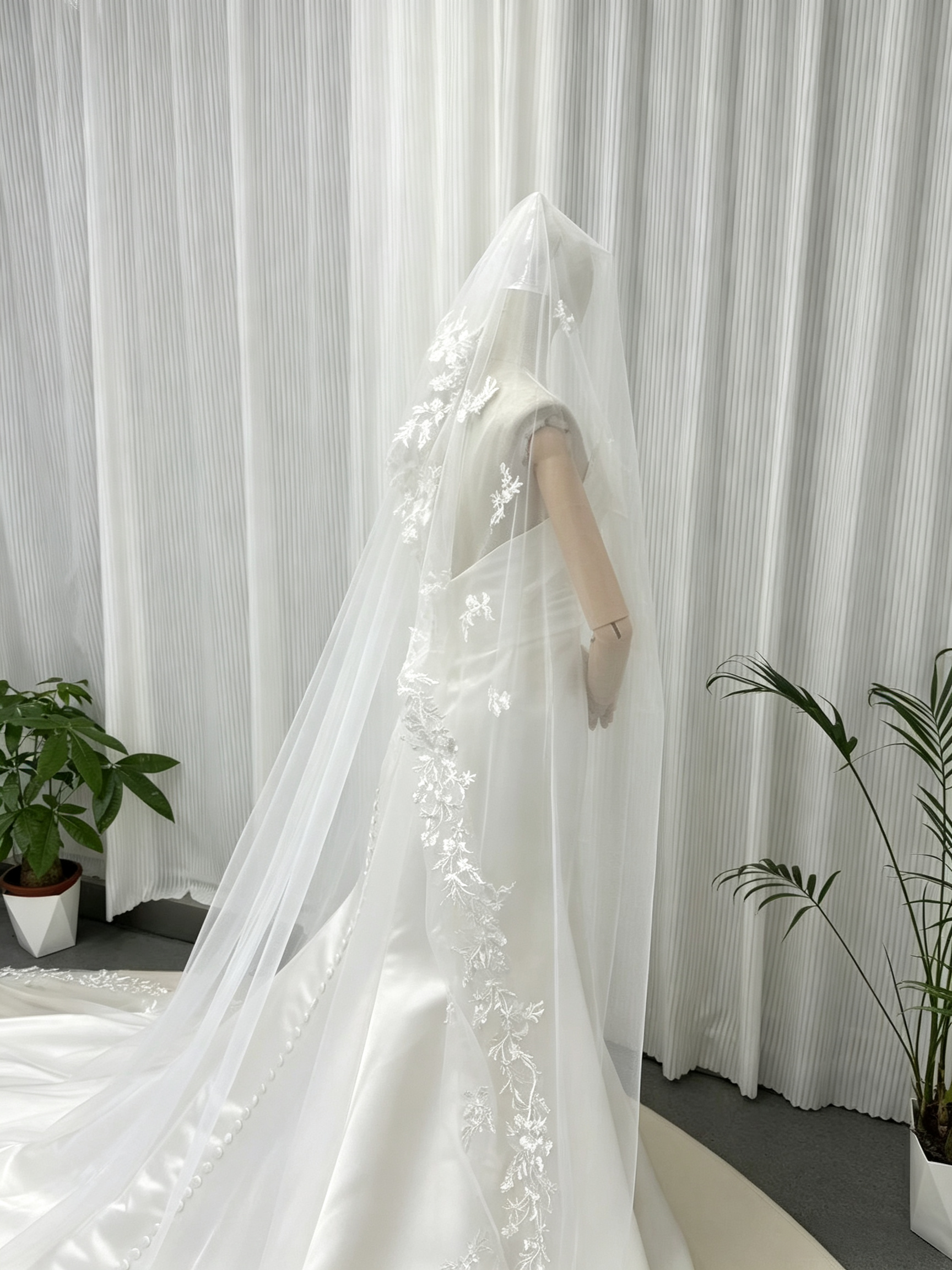 ウエディングドレス+ロングベール コーム付き ベアトップ ロングトレーン マーメイドライン 大人っぽい 結婚式