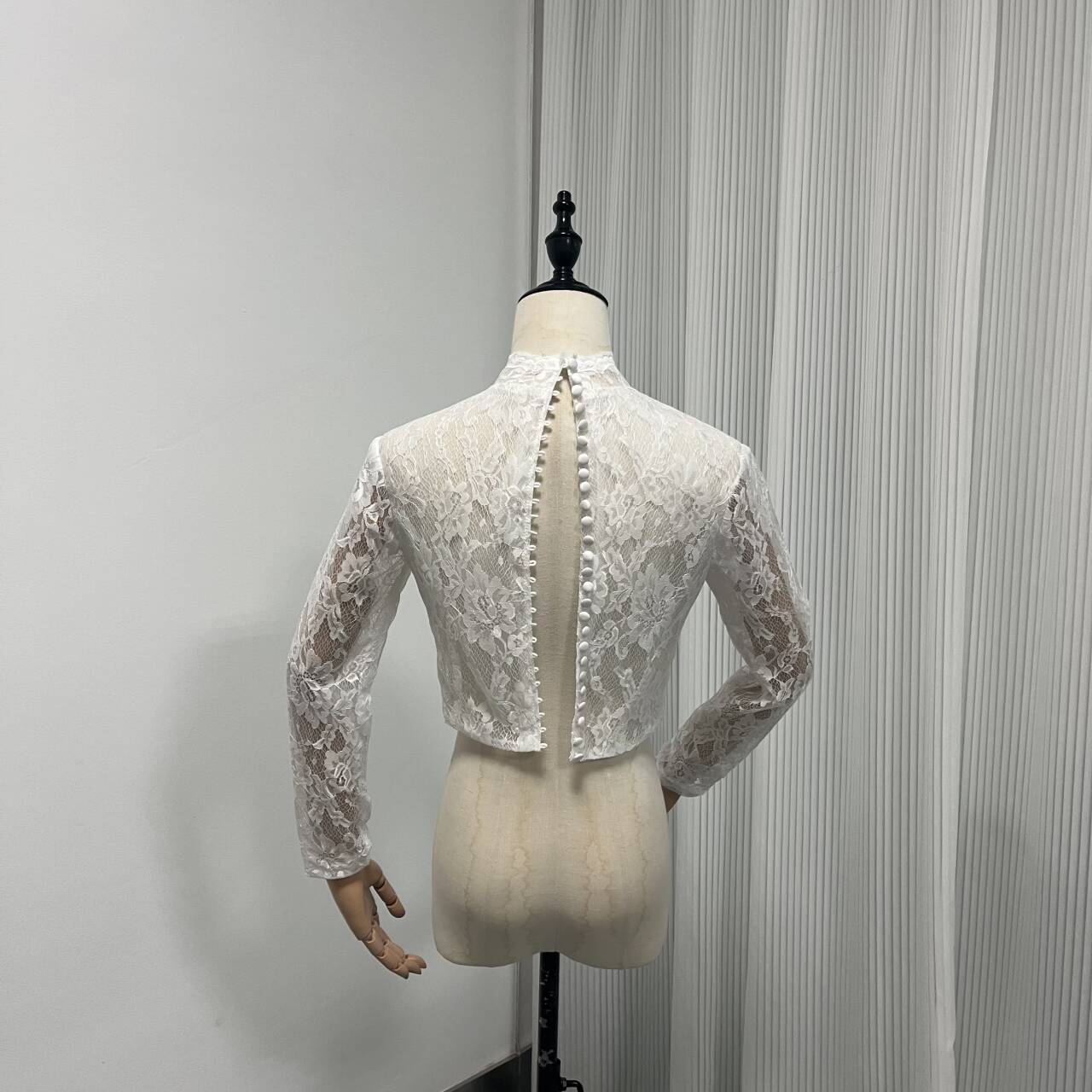 ウェディングドレス 長袖 レース ボレロ ハイネック くるみボタン 二次会 花嫁