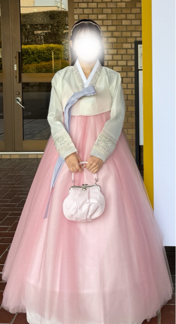 実例写真！オーバードレス 韓国風ドレス ピンク ベアトップ キラキラチュール リボン 花嫁 前撮り
