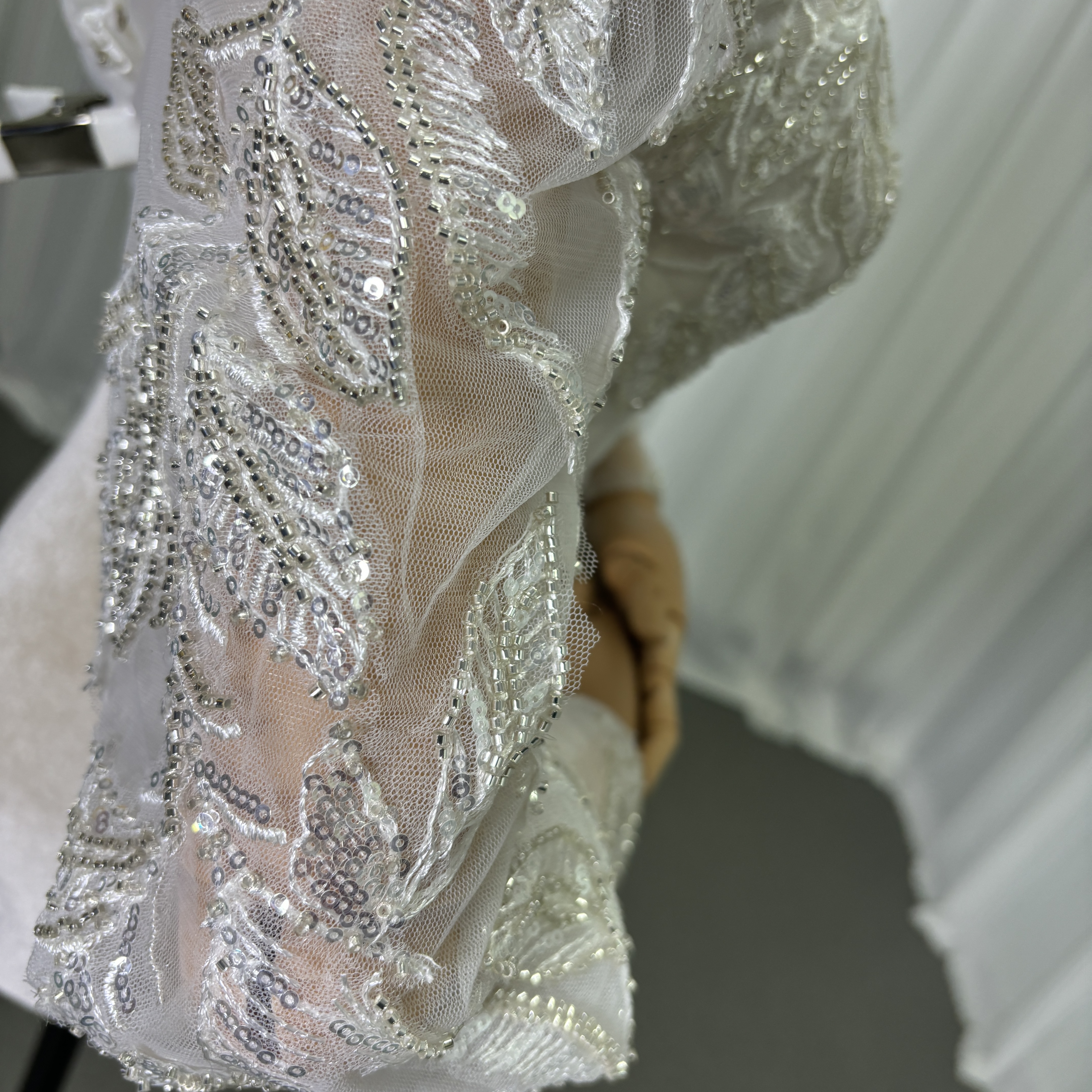 ボレロ キラキラスパンコール リーフ刺繍 長袖 背中見せ 可愛い 花嫁/ウェディングドレス