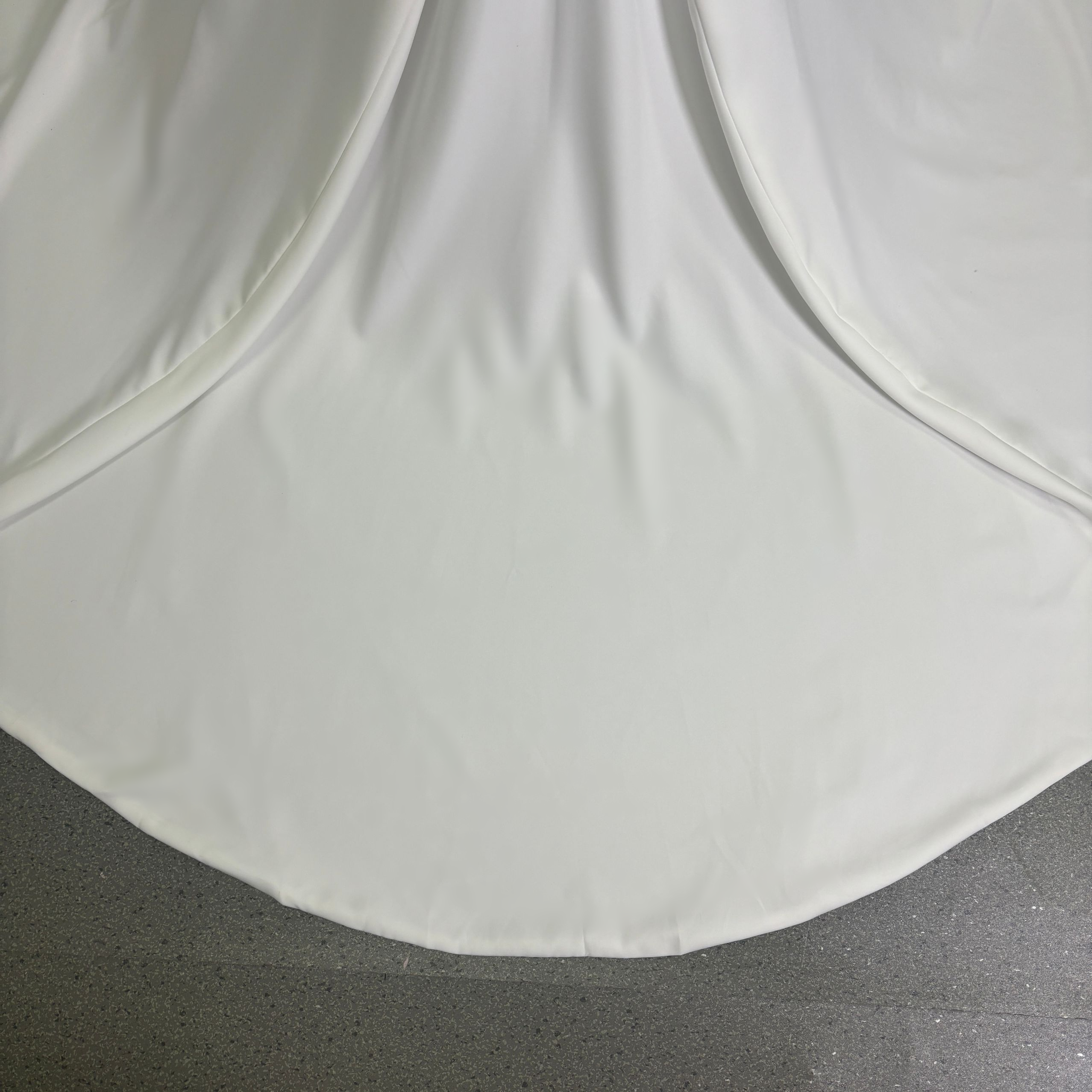 ウェディングドレス ワンショルダー オーガンジー デザイン感 クレープ生地 優雅なシルエット 披露宴