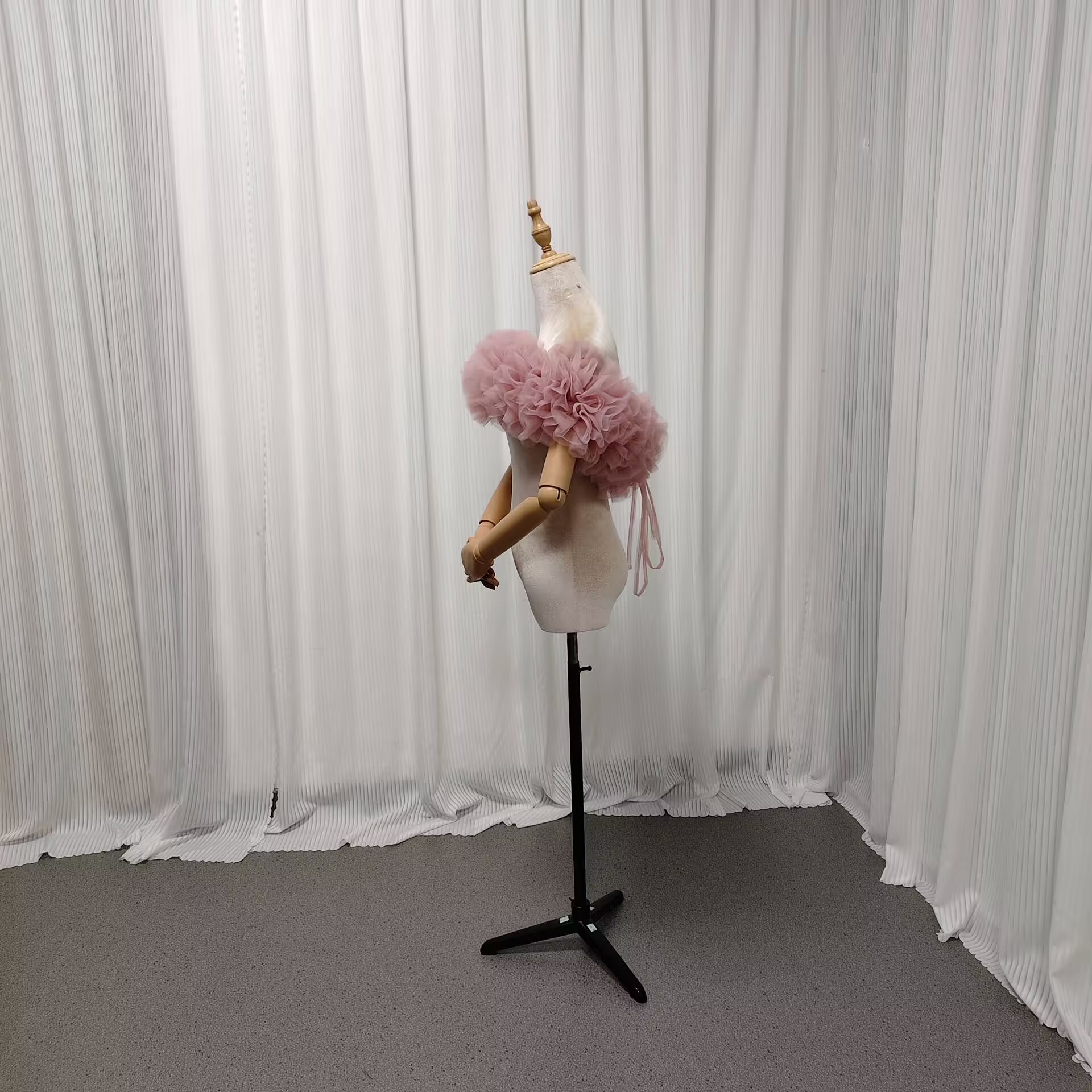 フラワーオフショルダー くすみピンク ふわふわ もこもこ ドレスアレンジ 披露宴 花嫁