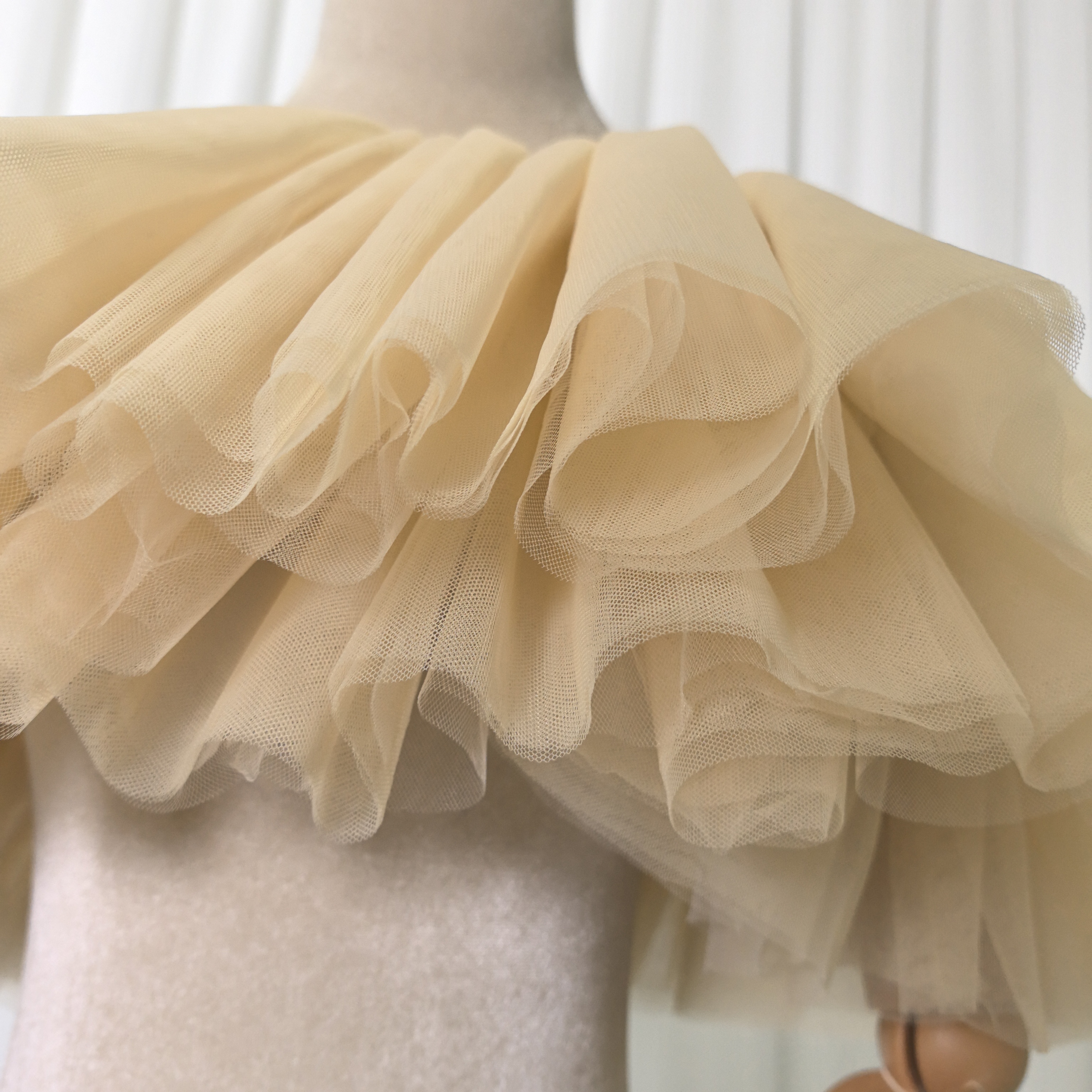 取り外しオフショルダー ベージュ ストレッチ ソフトチュール 色直し 花嫁/ウェディングドレス