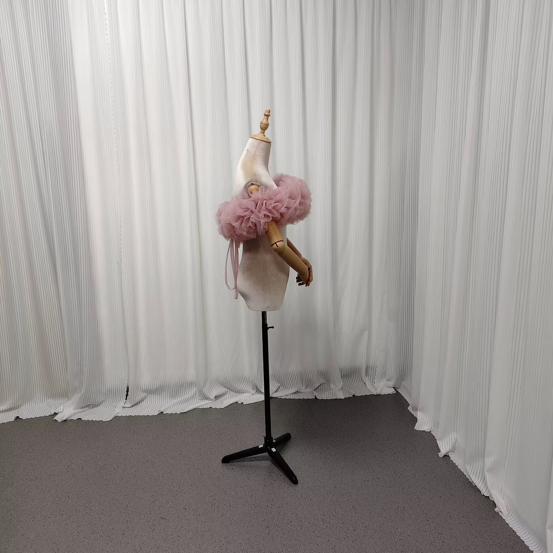 フラワーオフショルダー くすみピンク ふわふわ もこもこ ドレスアレンジ 披露宴 花嫁