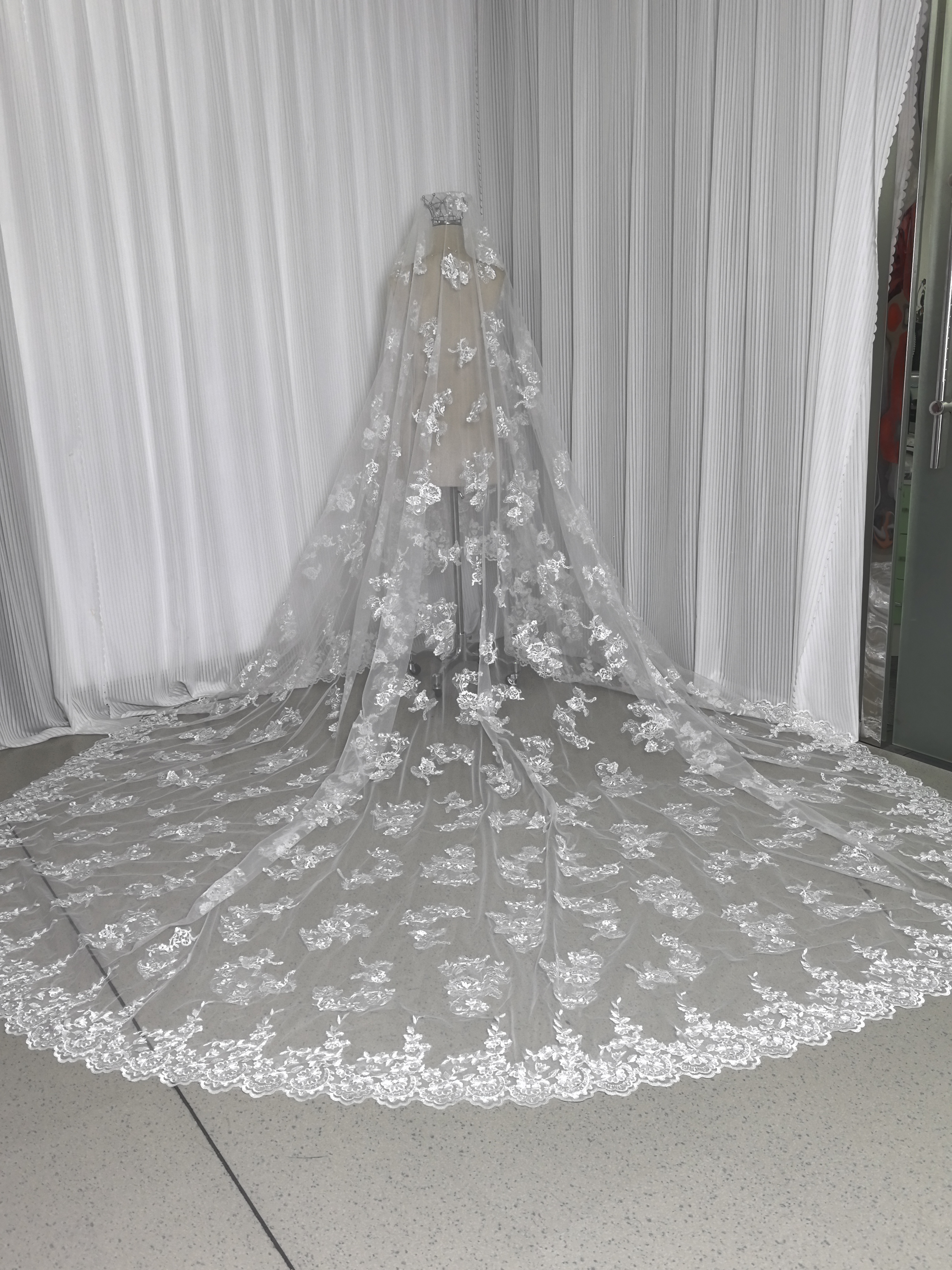 送料無料！ロングベール ベールダウン可能 パール 贅沢な小花総レース 花嫁/ウェディングドレス