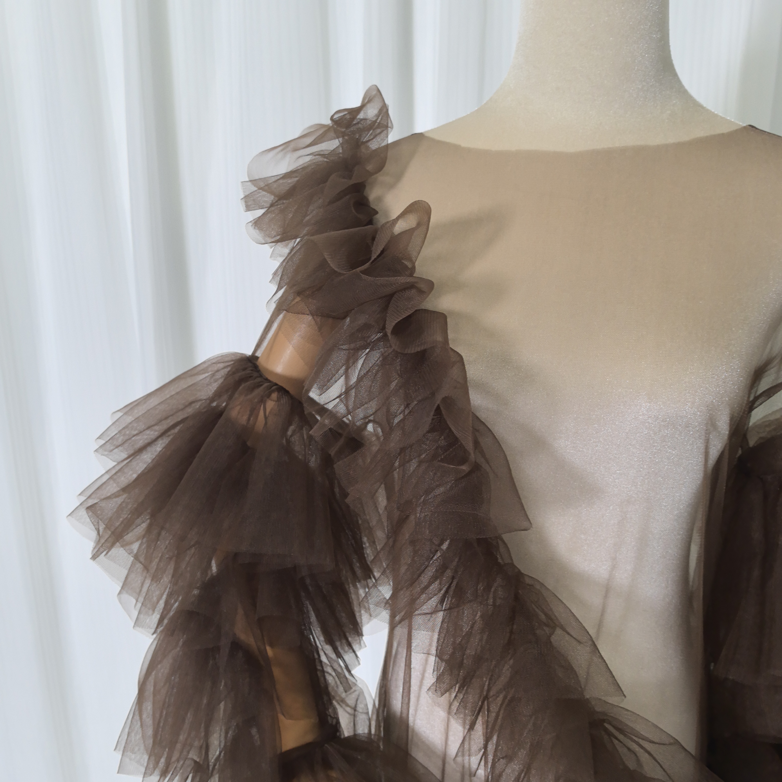 トップス コーヒーの色 フリル袖 デザイン感 ソフトチュール 色直し 妊婦 前撮り