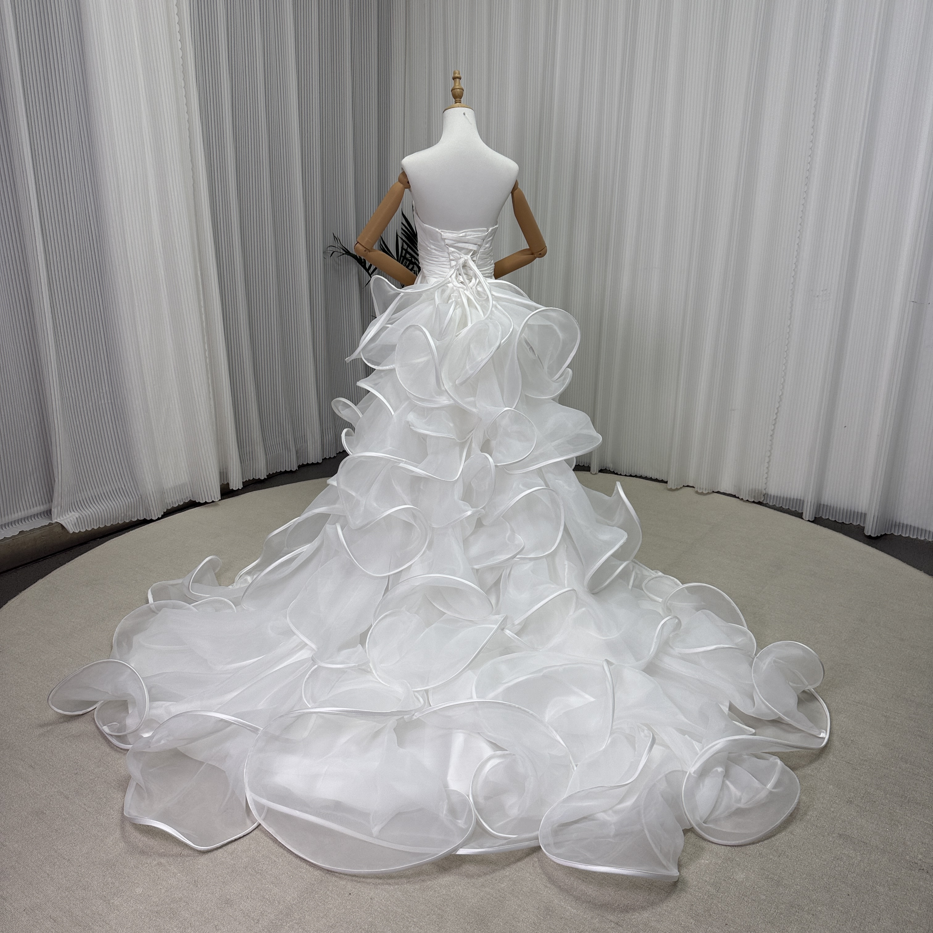 リボントレーン 上質オーガンジー オフホワイト ラッフルフリル 結婚式 前撮り
