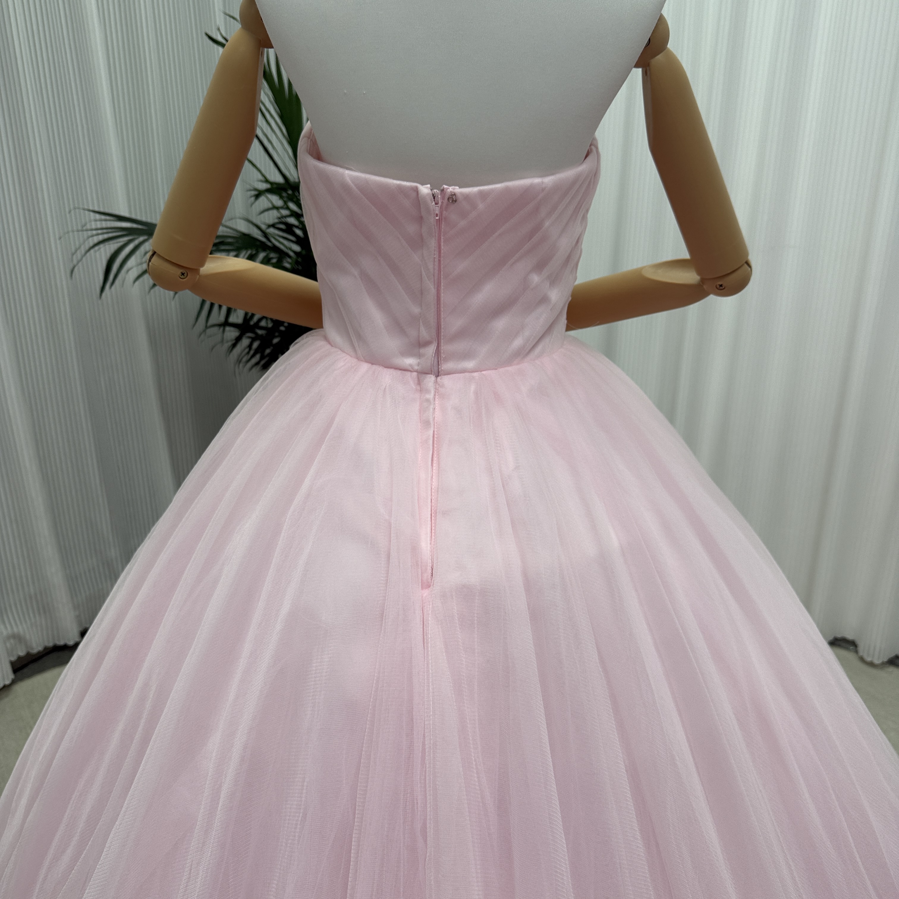 カラードレス ピンク ベアトップ チュールスカート ふっくら柔らかなバックリボン ロングトレーン 大人っぽい 披露宴