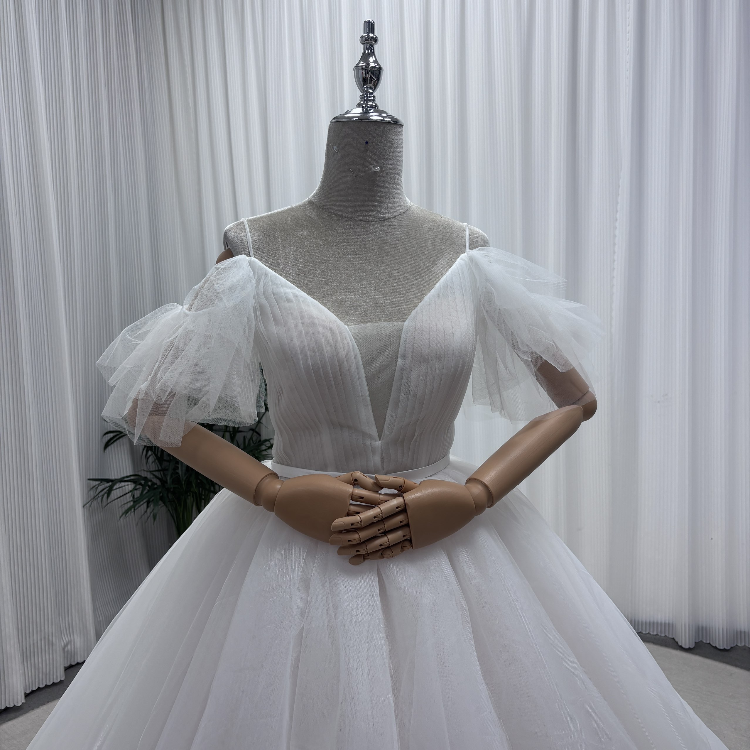 フランス風 ウェディングドレス キャミソール フリル袖 プリンセスライン 編み上げ 結婚式
