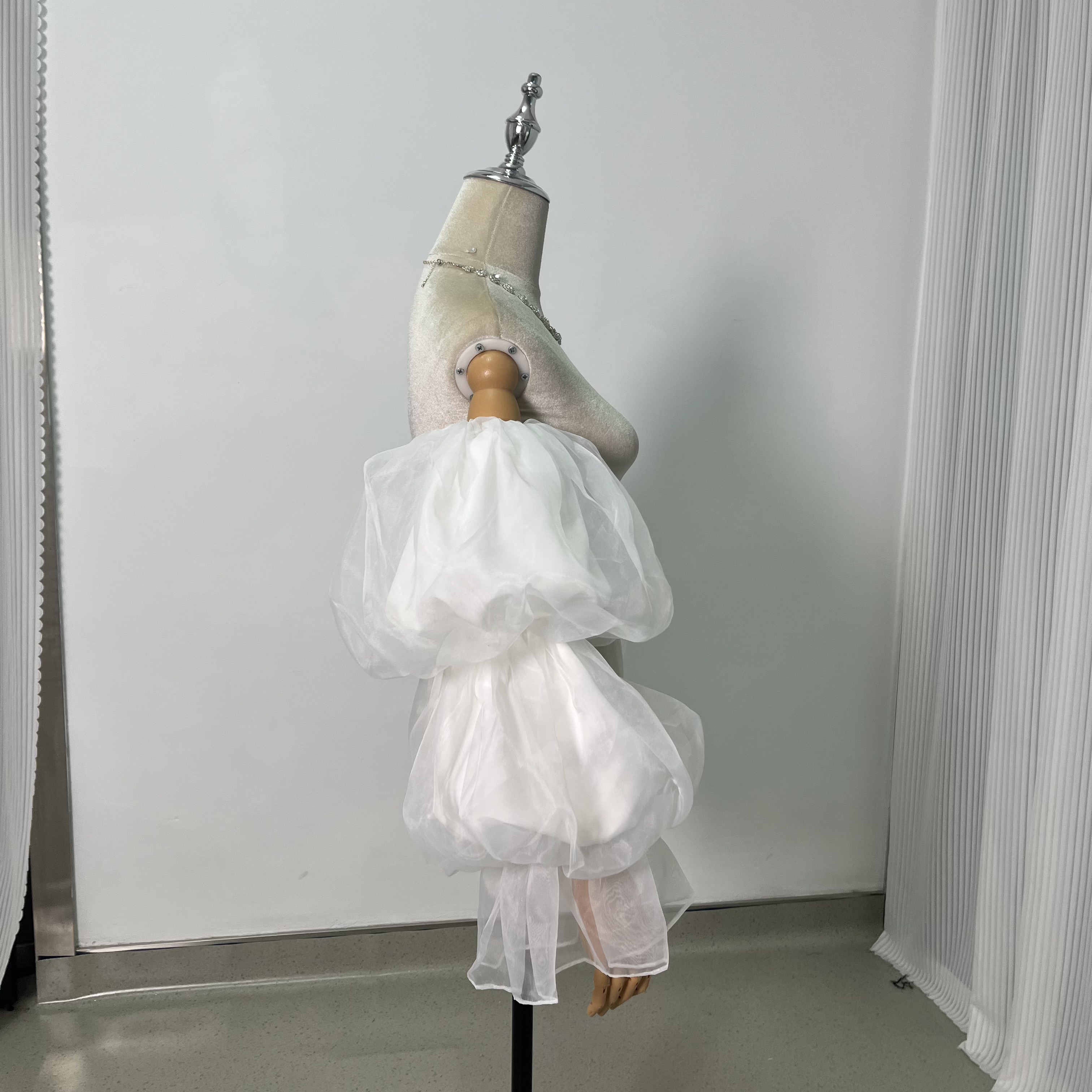 姫袖 オーガンジー クレープ生地 可愛い オフホワイト 色直し パフスリーブ 花嫁 ウェディングドレス