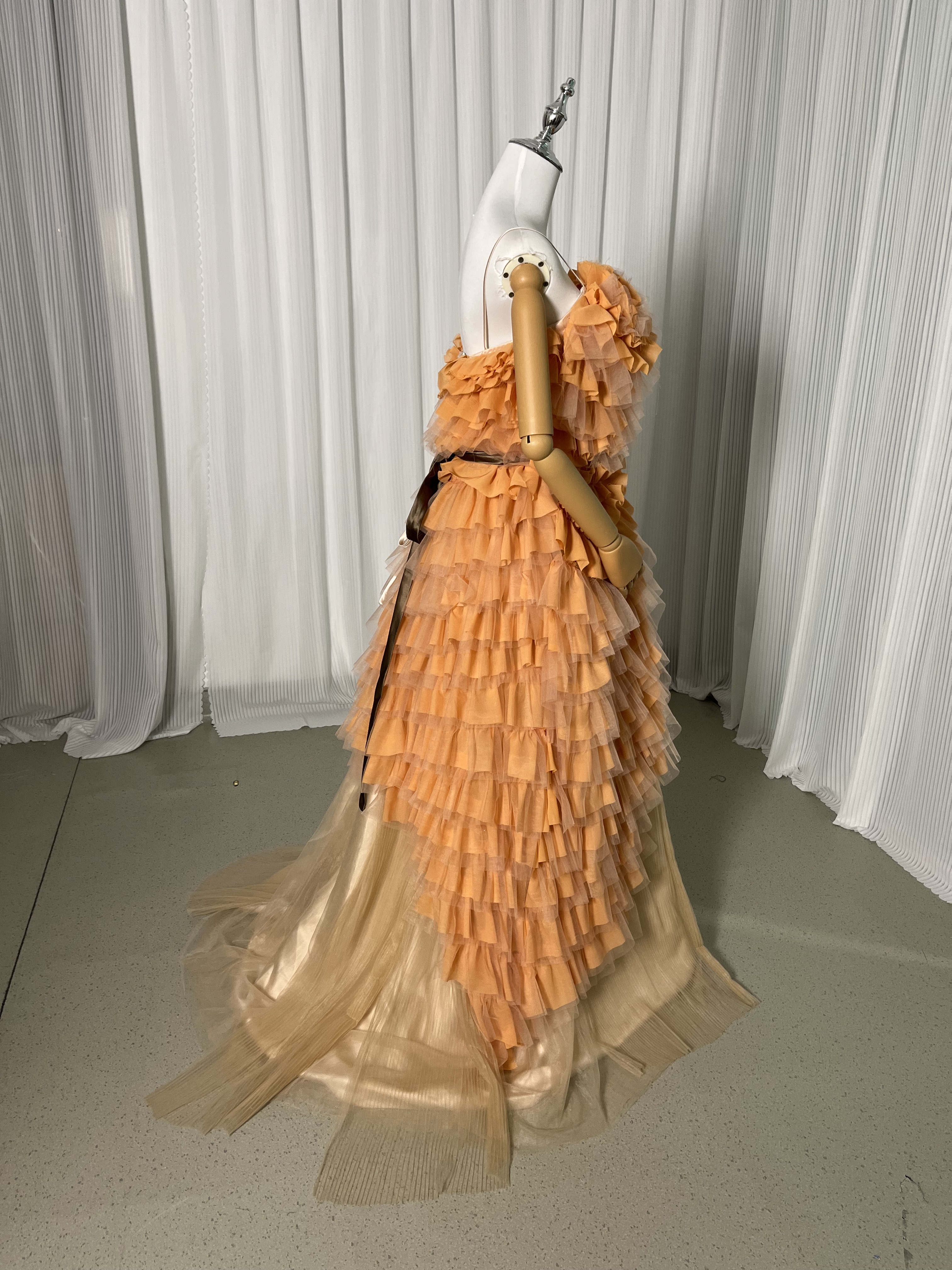 豪華！パーティードレス オレンジ キャミソール ラッフルフリル デザイン感 プリーツスカート 前撮り 二次会
