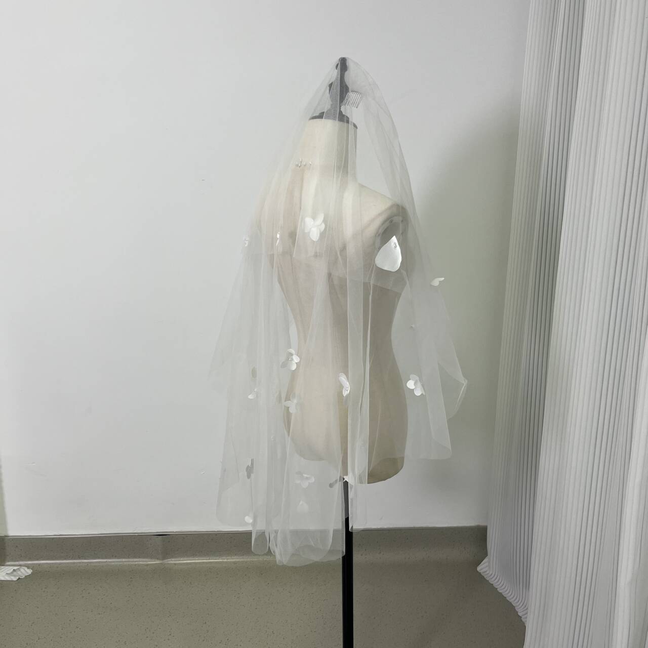 美品！ショートベール 花モチーフ ビーズ コーム付き 可愛い 披露宴/結婚式 オーダーメイド