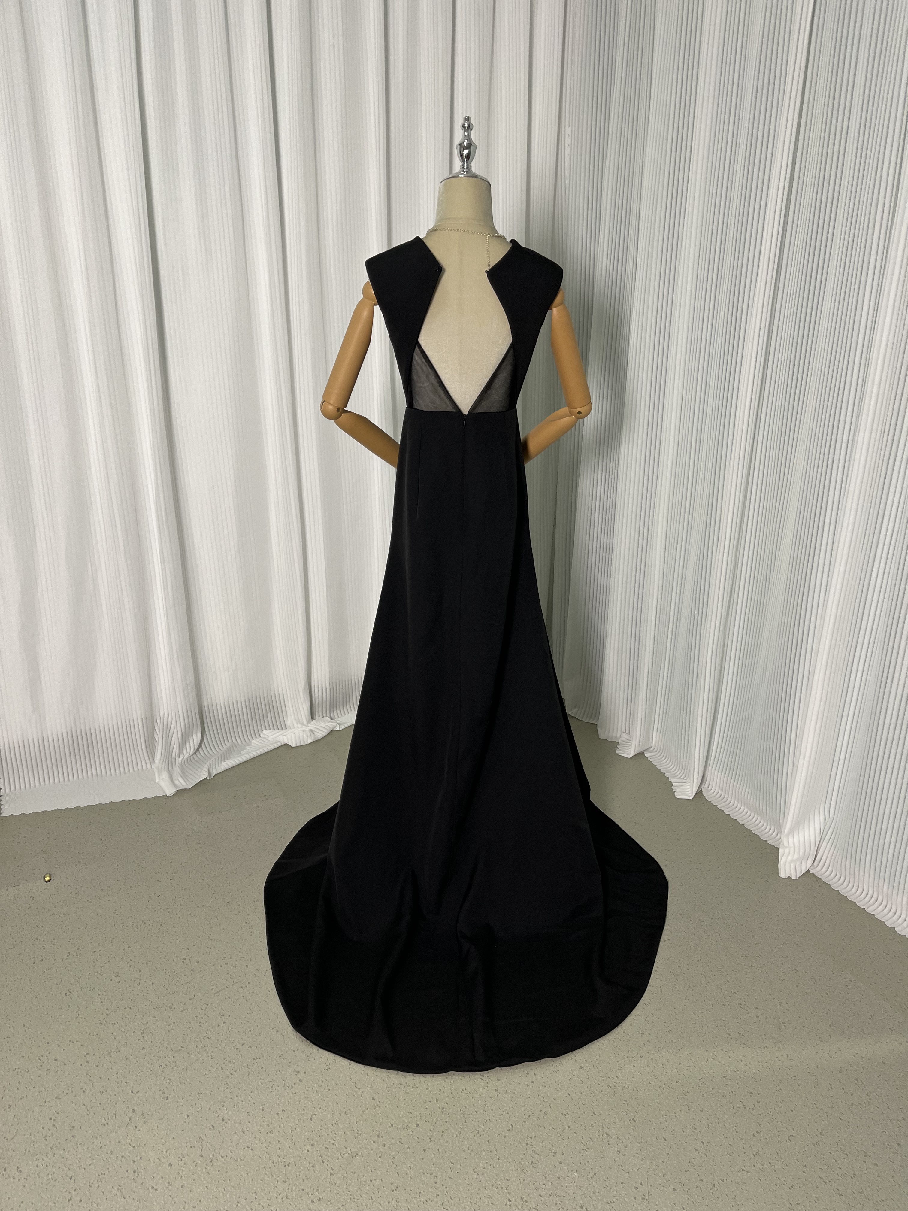 エレガント パーティードレス ブラック 背中見せ ノースリーブ 細見えシルエット 前撮り 二次会