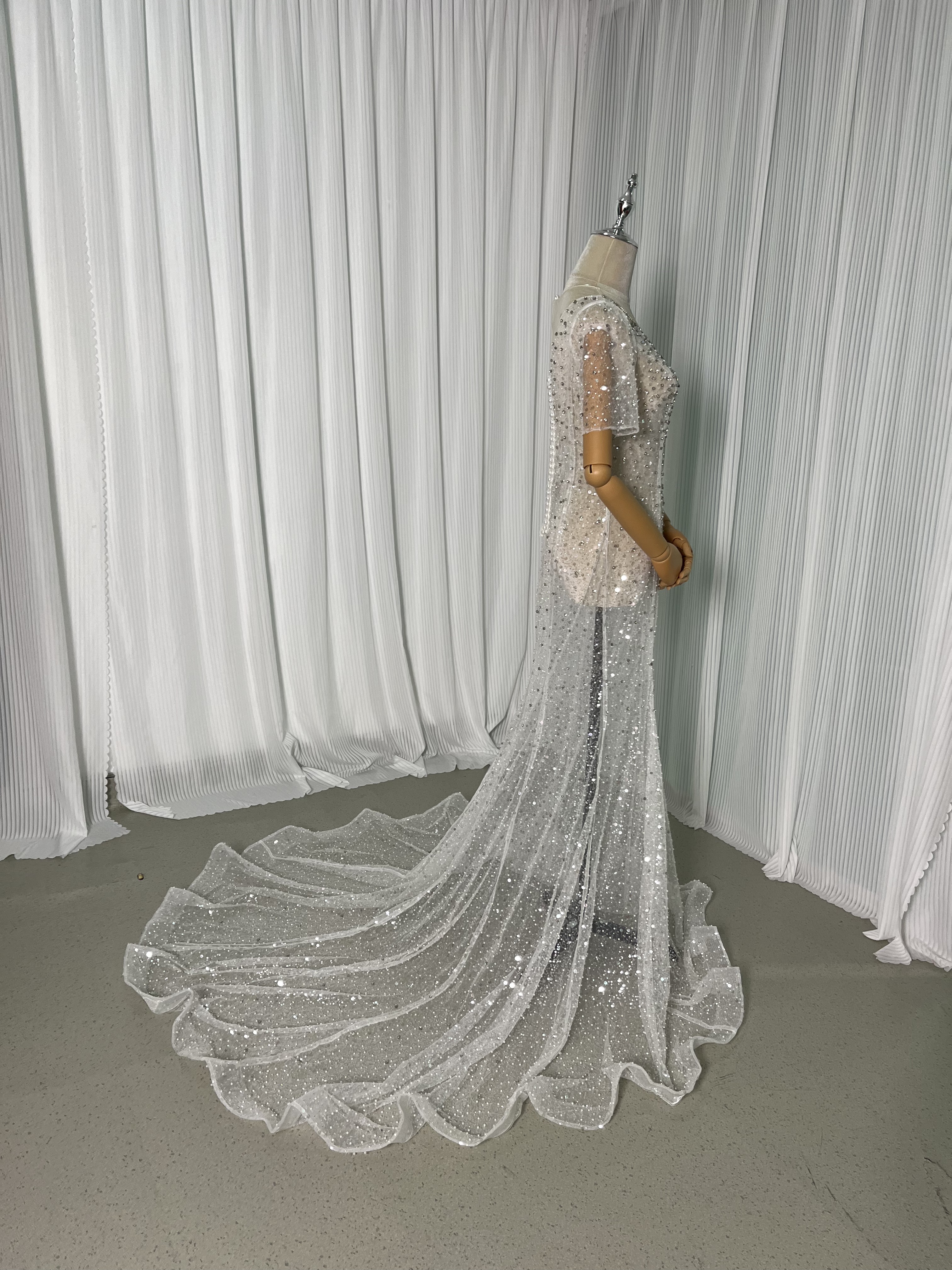 オーバードレス ウエディングドレス 半袖 マーメイドライン キラキラスパンコール ビーズ 結婚式