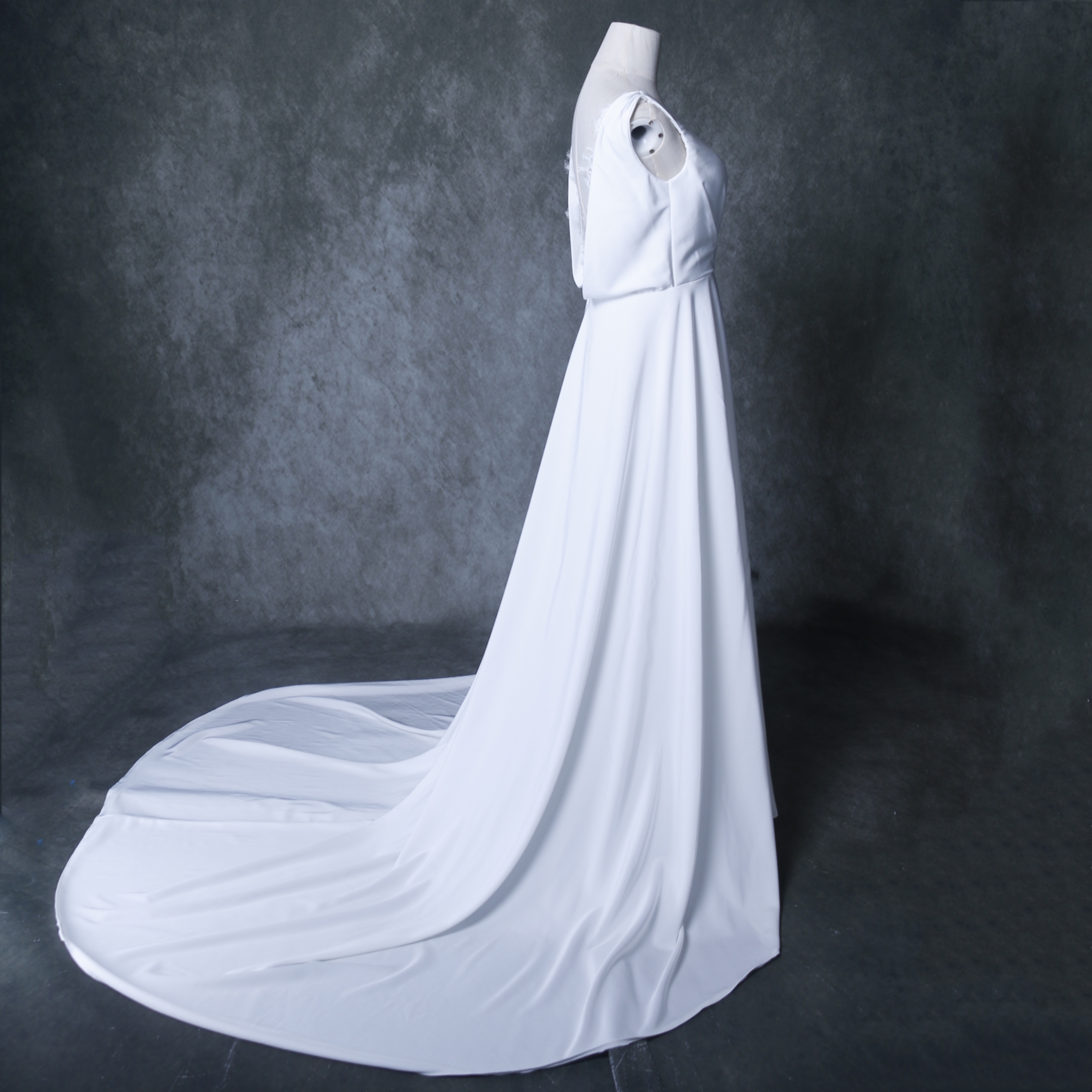 エレガント パーティードレス Vネック オフホワイト 美しいバックレース トレーン 二次会/前撮り