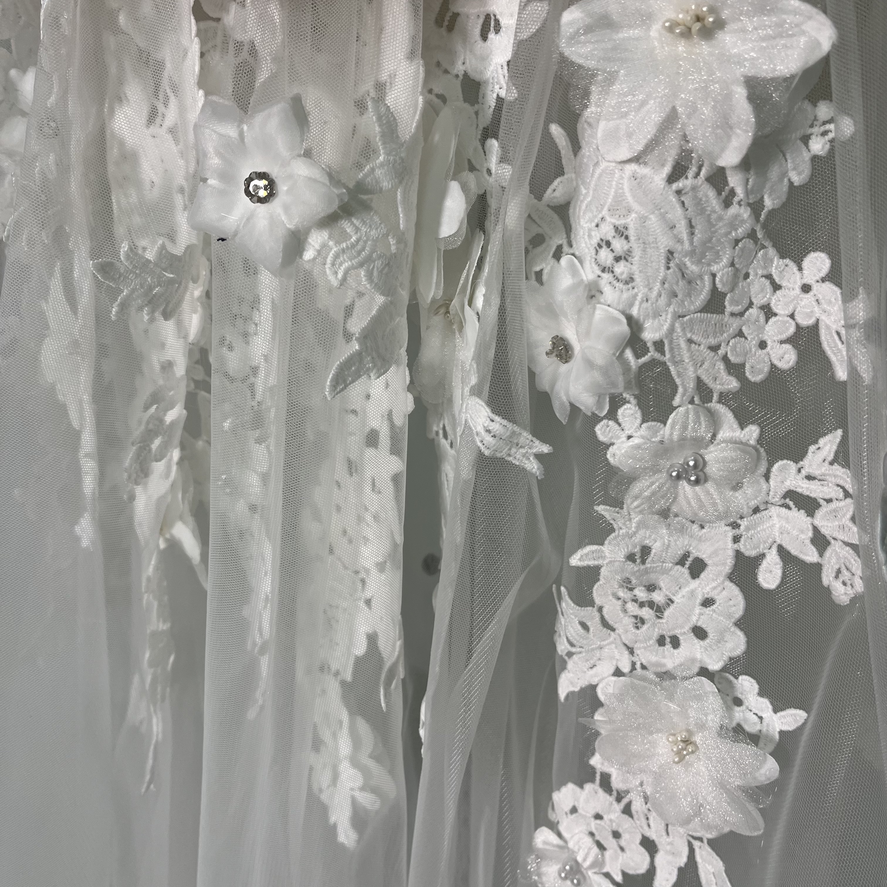 ウエディングドレス オーバードレス+トップス 3D立体レース刺繍 チュールスカート くるみボタン 披露宴/結婚式