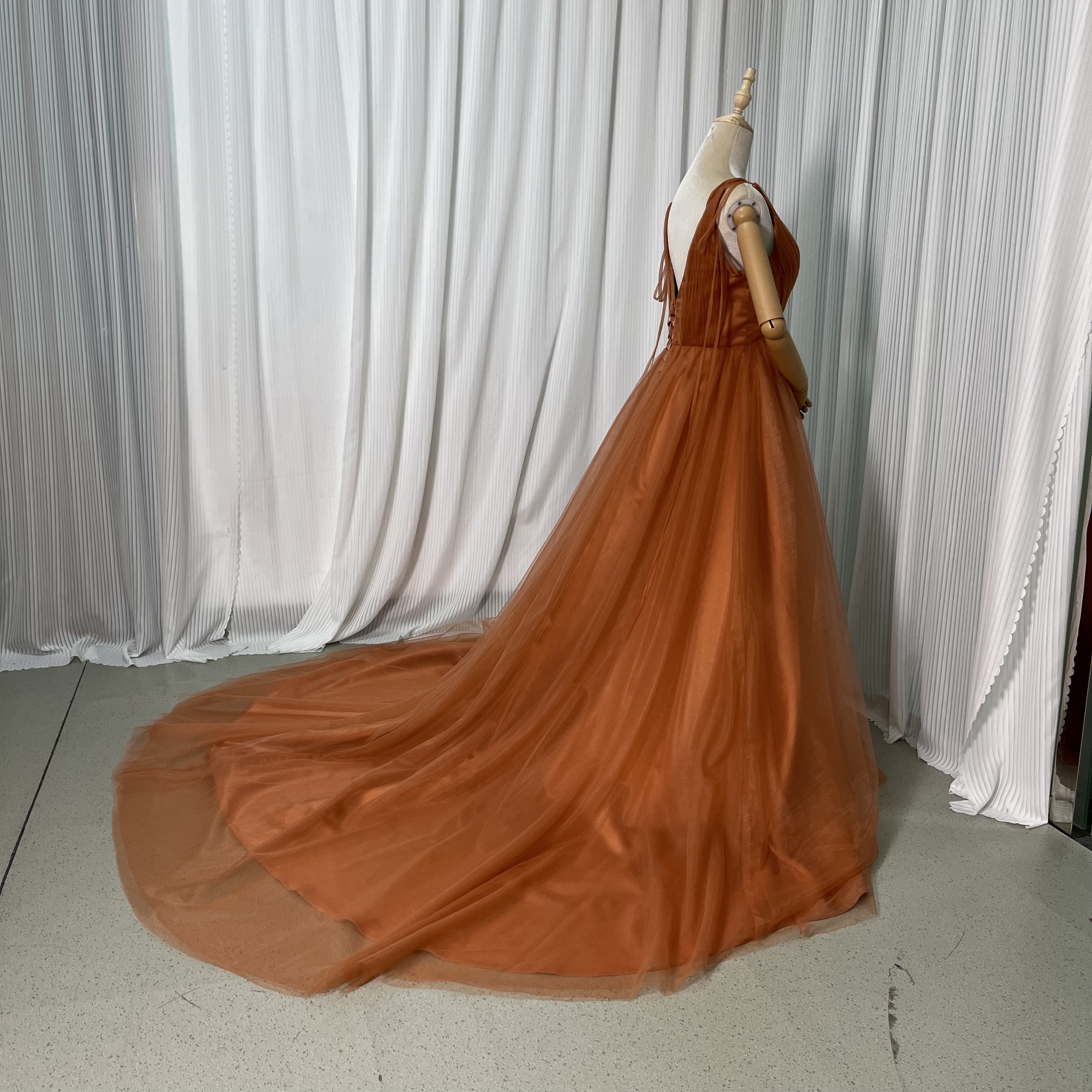 カラードレス テラコッタ色 Vネック キャミソール ソフトチュール 編み上げ 披露宴