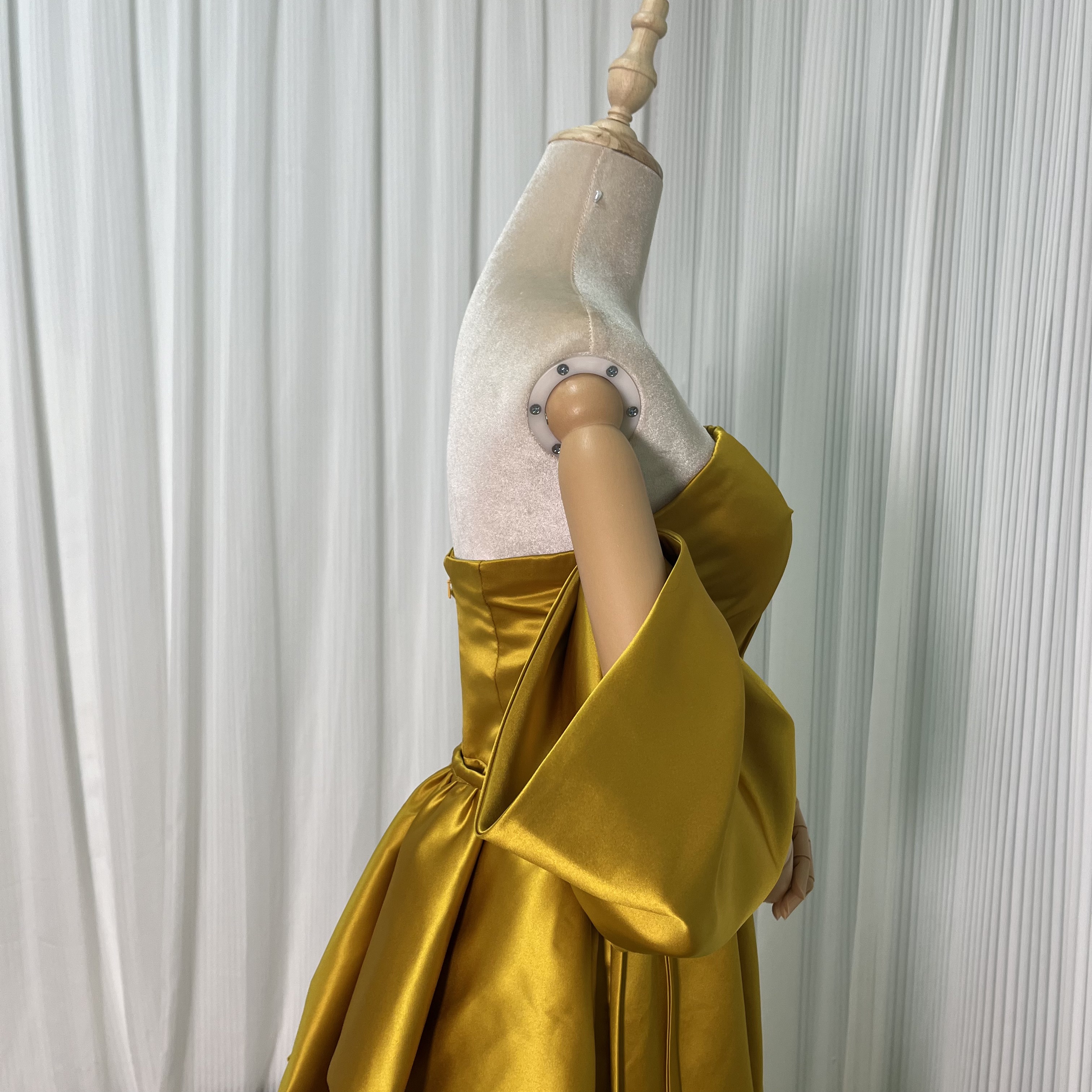 華やか カラードレス イエロー マーメイドライン ベアトップ ドロップショルダー バックリボン ファスナー 前撮り