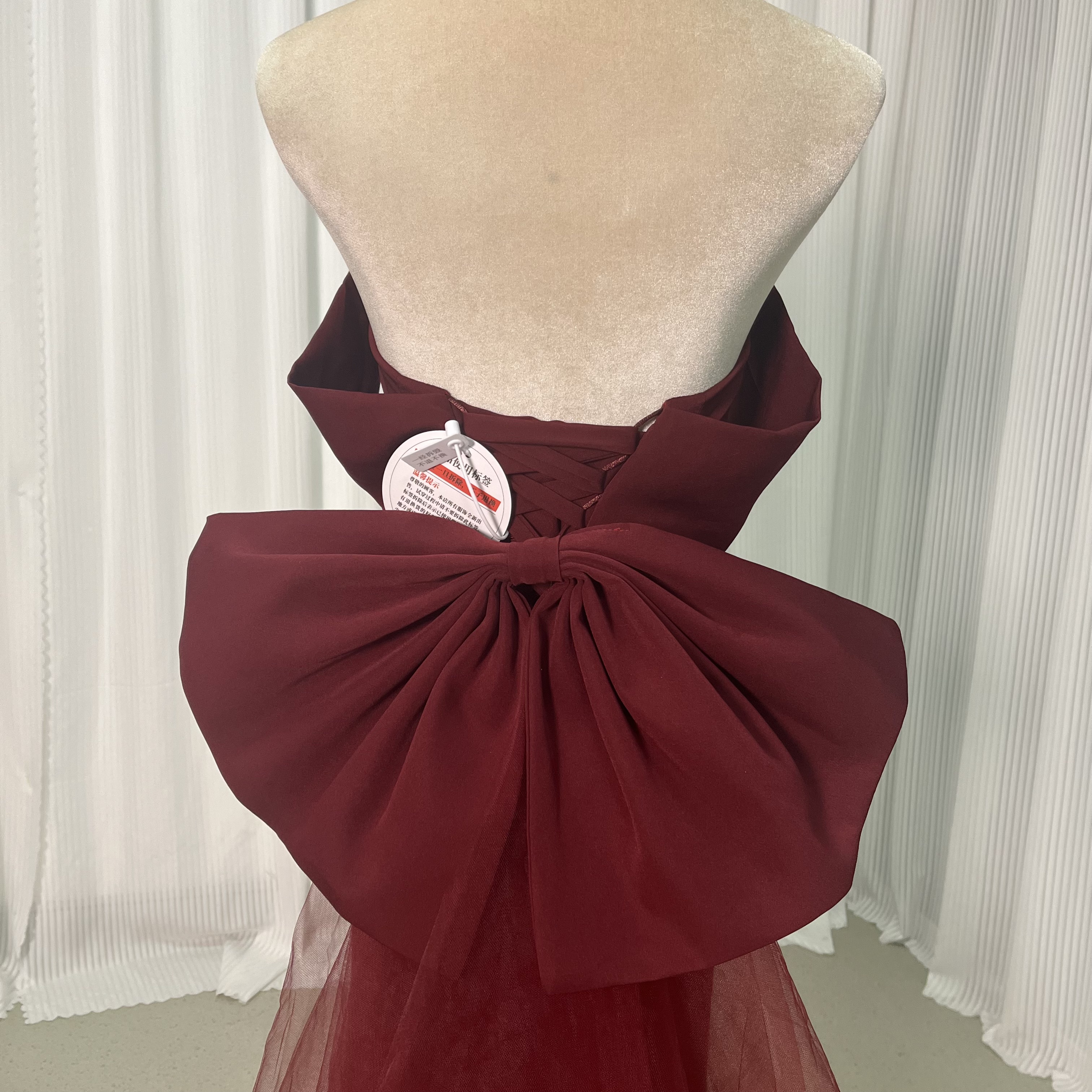 美品！カラードレス ボルドー色 オフショルダー バックリボン 細見えシルエット セクシー