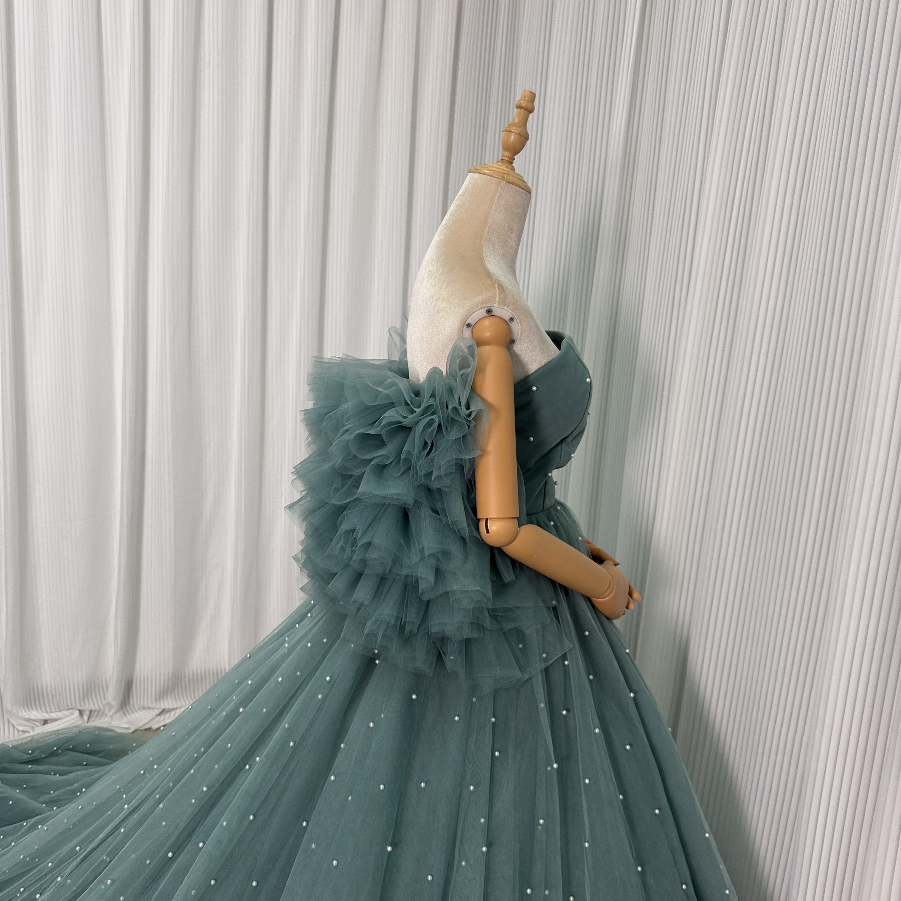 ミントグリーン カラードレス ベアトップ 取り外しふんわりバックリボン パール チュールスカート 披露宴