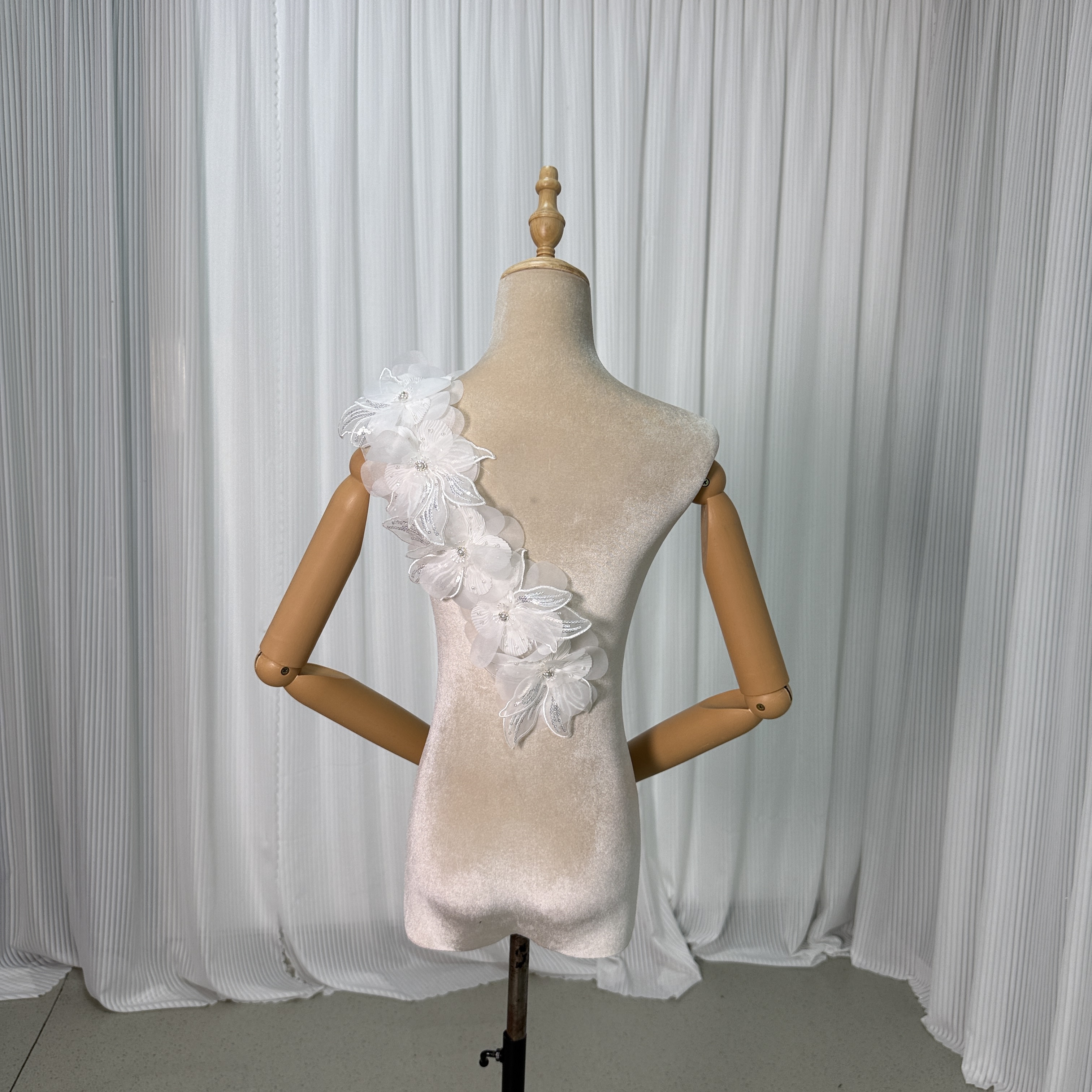 ショルダー型 花モチーフ オフホワイト 3D立体レース刺繍 可愛い 色直し 前撮り 結婚式