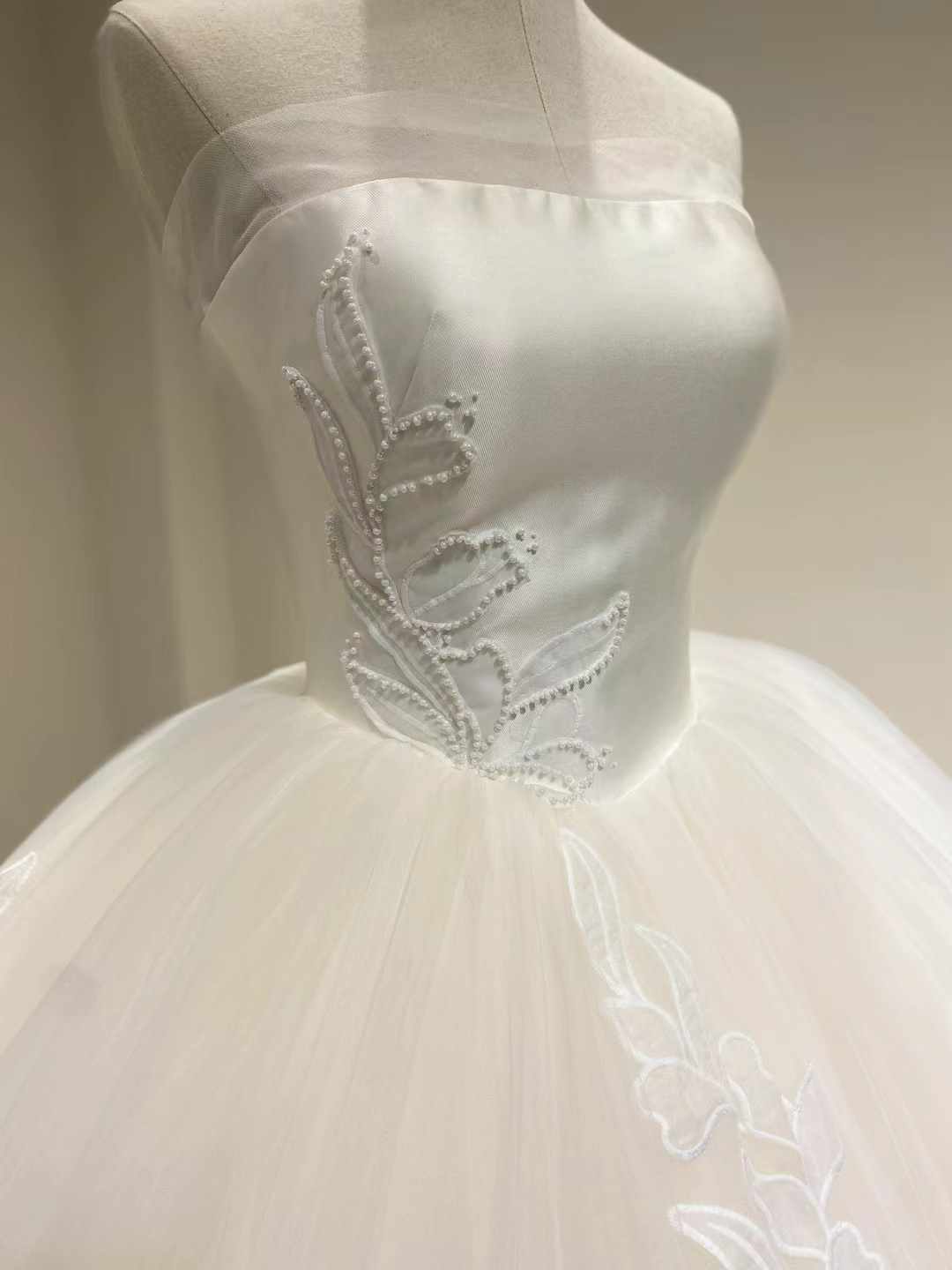 ウェディングドレス ベアトップ 魅惑の花レース プリンセスライン 編み上げ 披露宴/結婚式