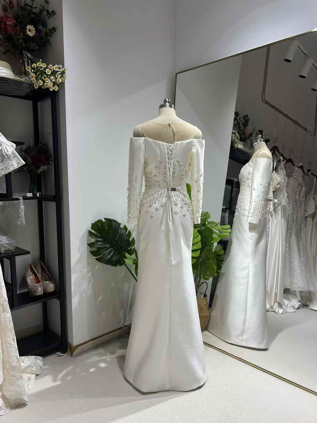 ウェディングドレス ビジュー オフショルダー ソフトマーメイドライン ロングスリーブ ロング 結婚式