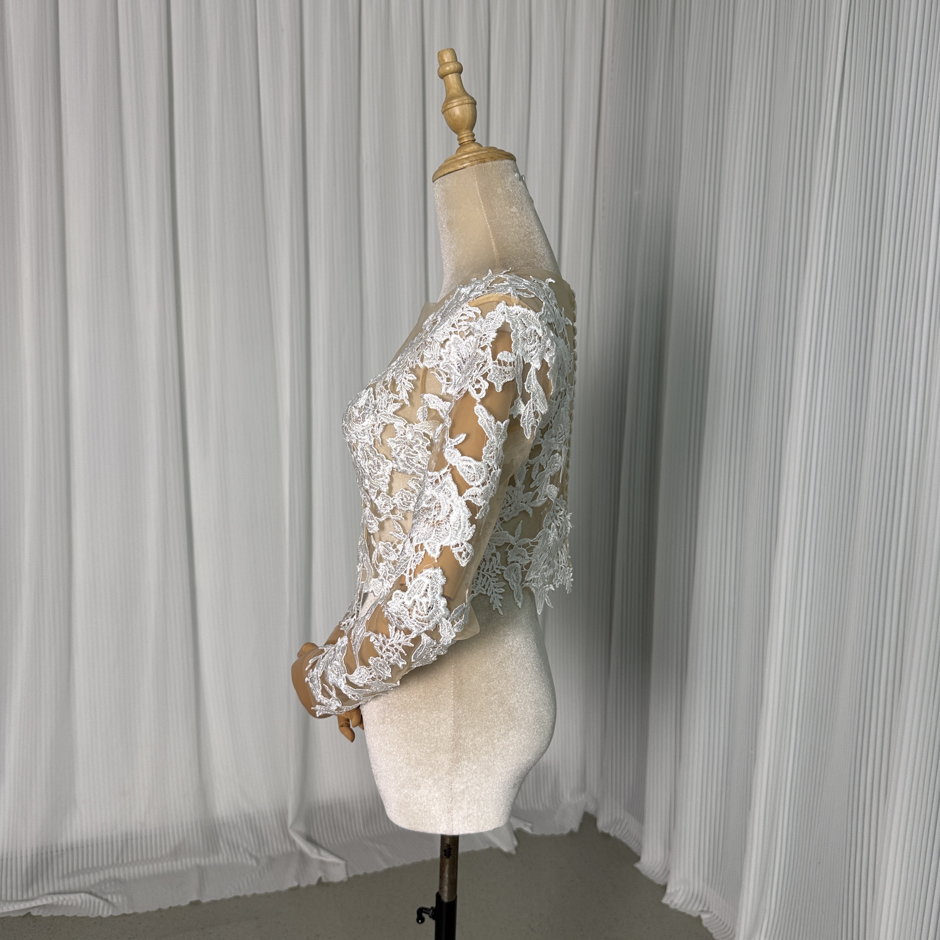 トップス Vネック ロングスリーブ くるみボタン 上品花レース 花嫁/結婚式