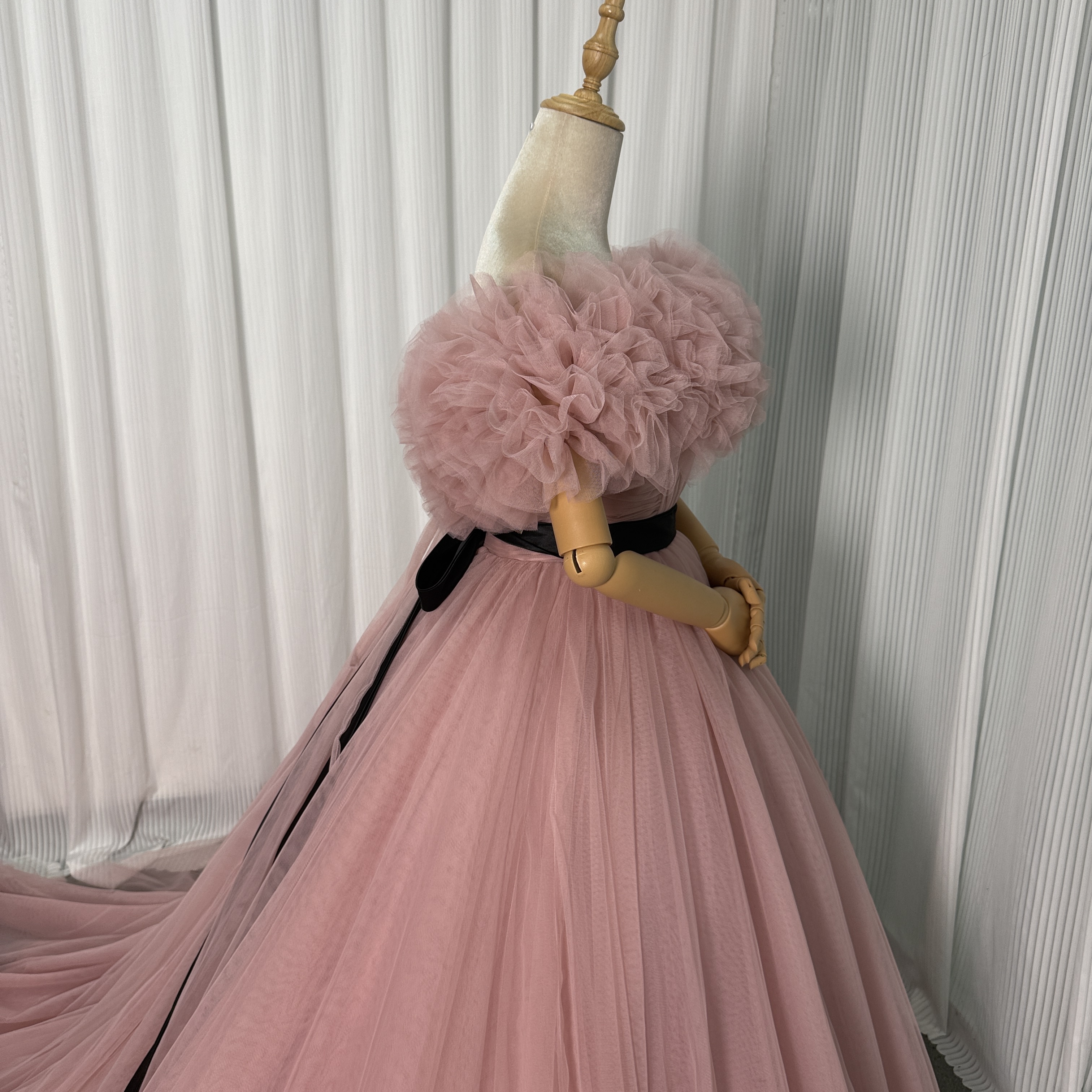 のみオフショルダー ピンク ラッフルフリル 編み上げ ソフトチュール 花嫁