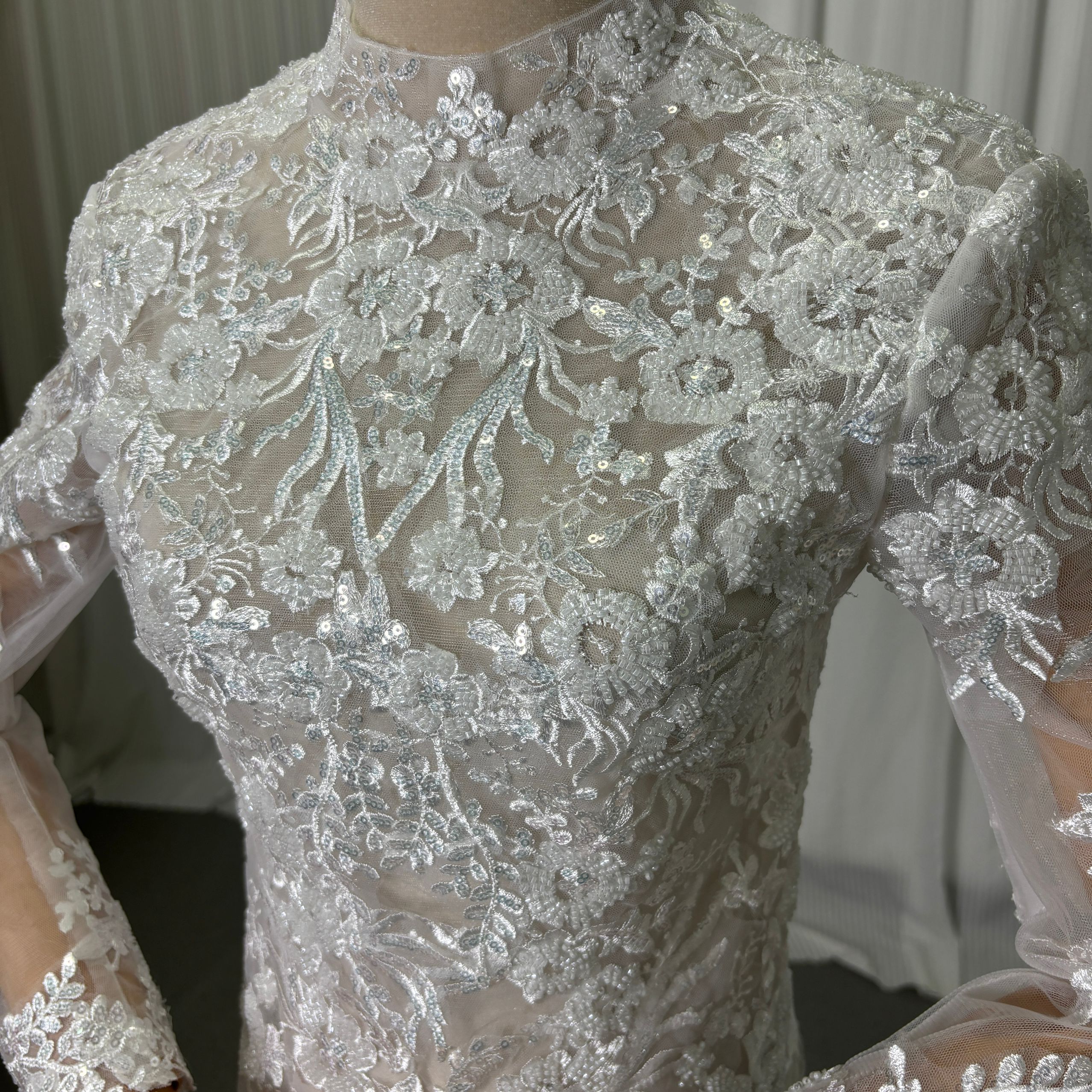 ボレロ ロングスリーブ くるみボタン キラキラ光る刺繍 オフホワイト 結婚式