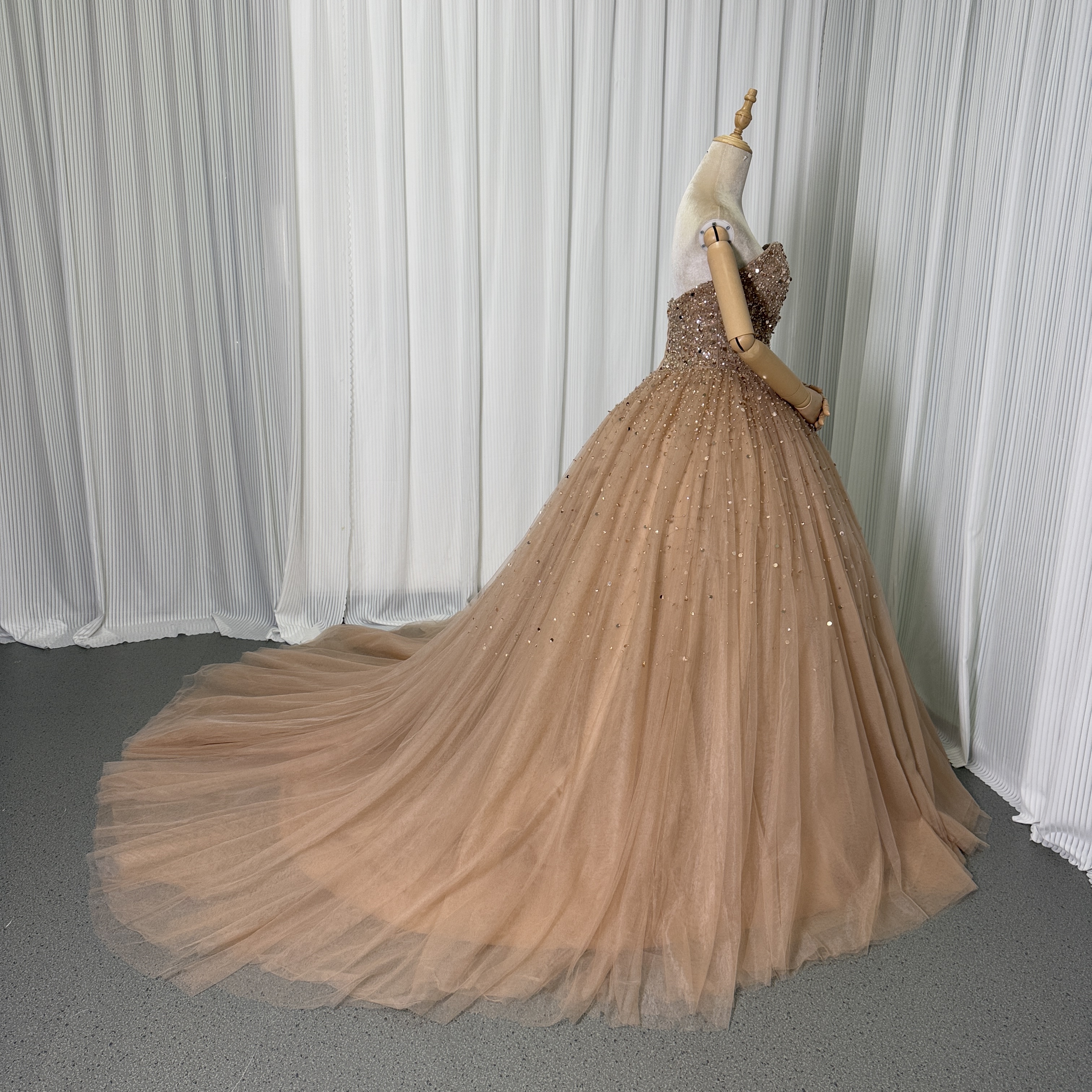 フランス風 カラードレス シャンパン色 ベアトップ シークインチュール チュールスカート 披露宴
