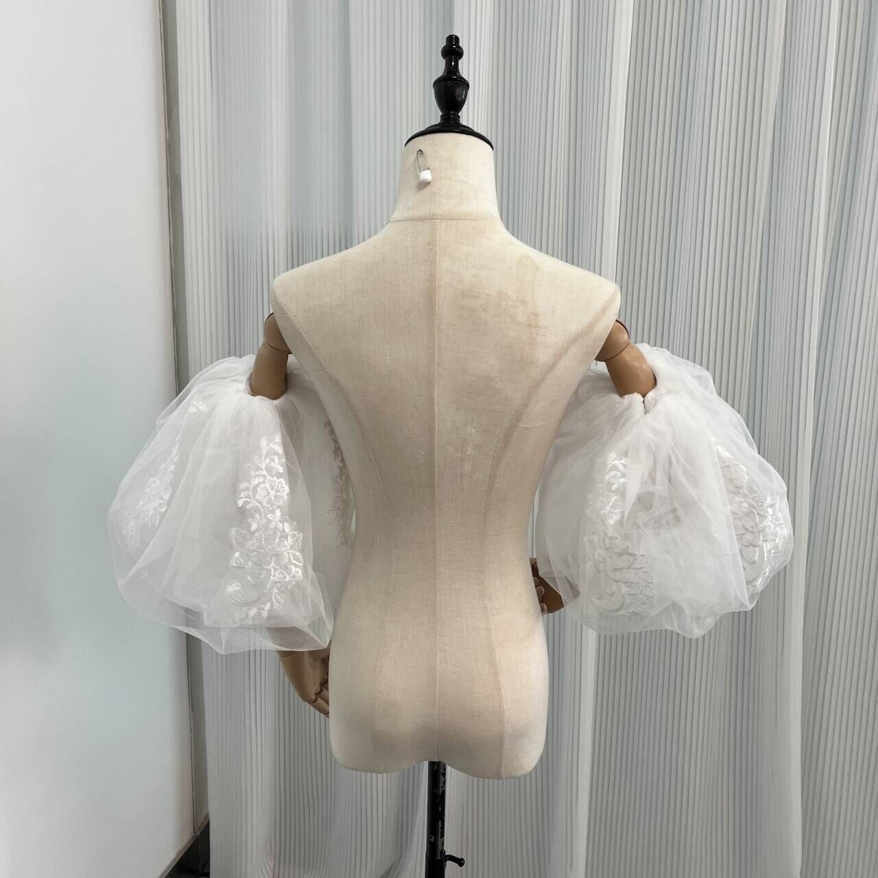 オーガンジーにチュールを重ね袖 ふわふわ袖 取り外し袖 繊細レース 結婚式/披露宴/二次会