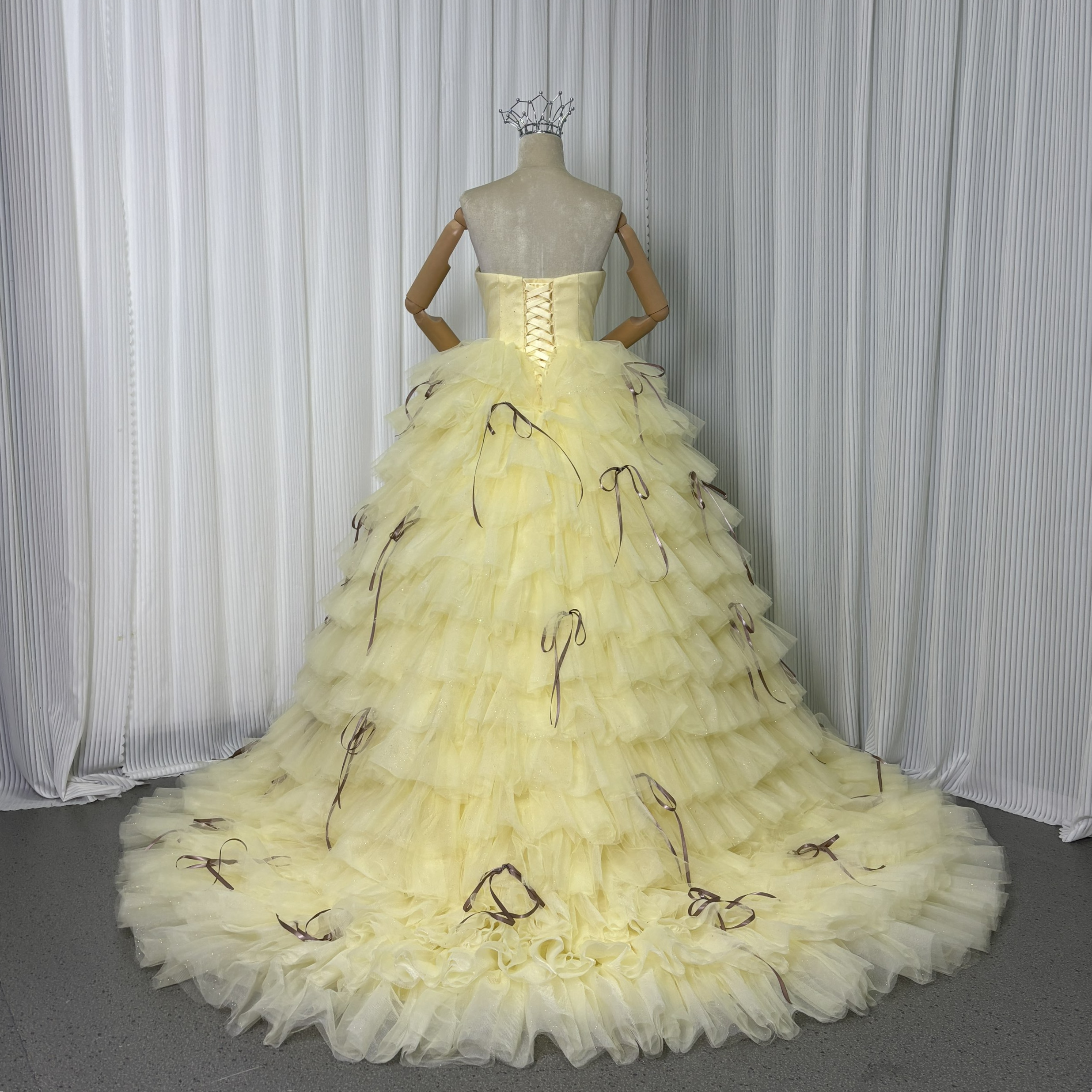 カラードレス パステルイエロー ベアトップ 柔らかく重ねたチュールスカート リボン キラキラチュール 前撮り