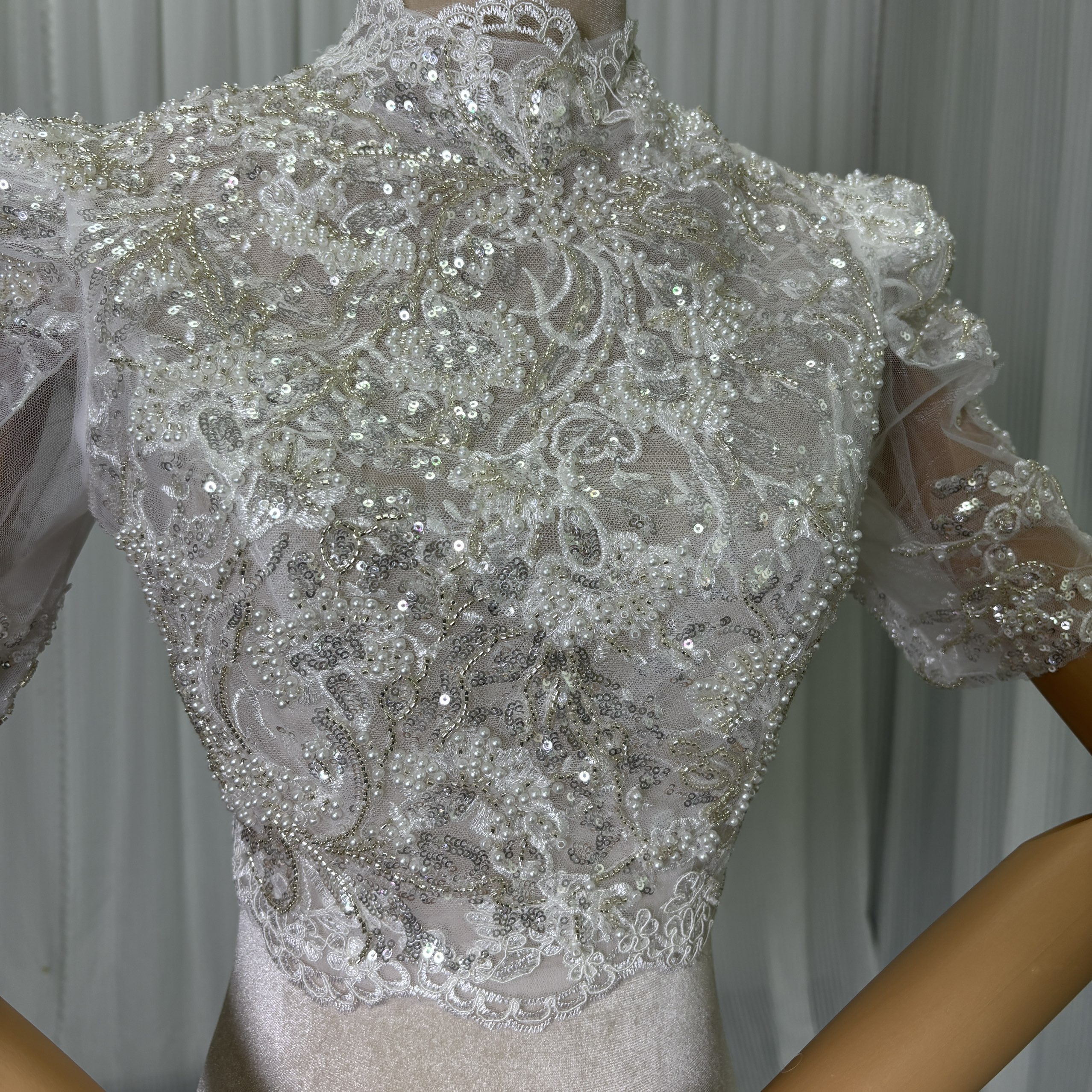 人気上昇！ボレロ 美しい花レース キラキラスパンコール 半袖 くるみボタン 可愛い 結婚式/前撮り