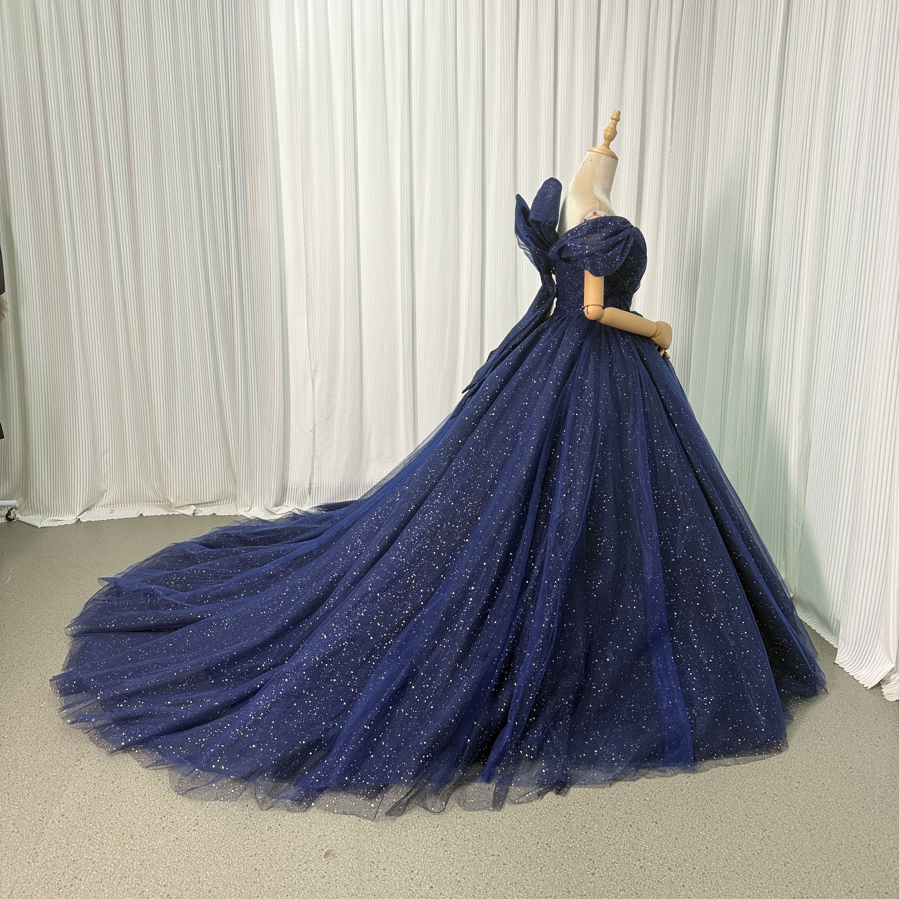 カラードレス ネイビー オフショルダー キラキラチュール フレアスカート 豪華なバックリボン 披露宴