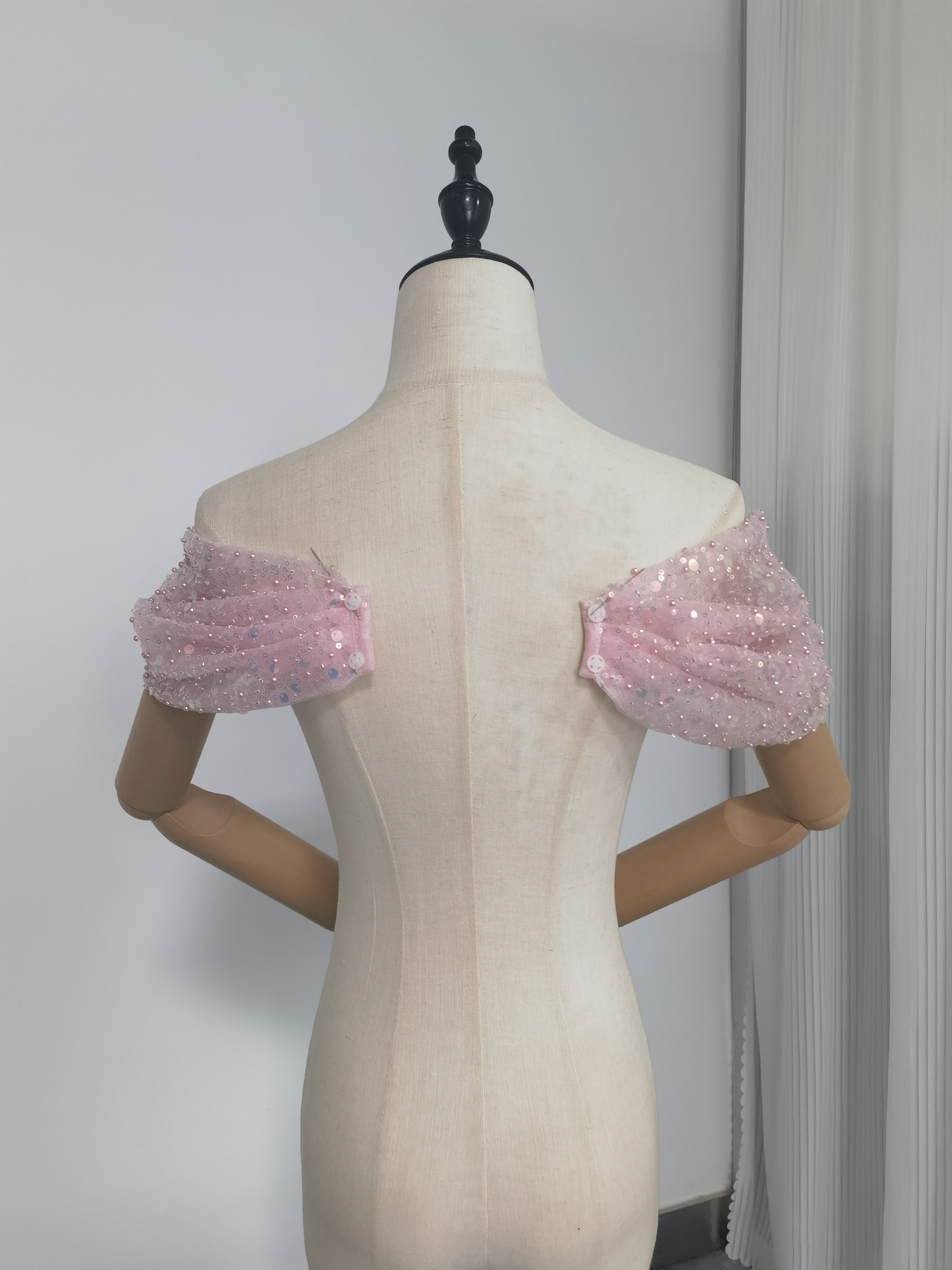 取り外しオフショルダー ピンク キラキラスパンコール 可愛い 花嫁/ウェディングドレス