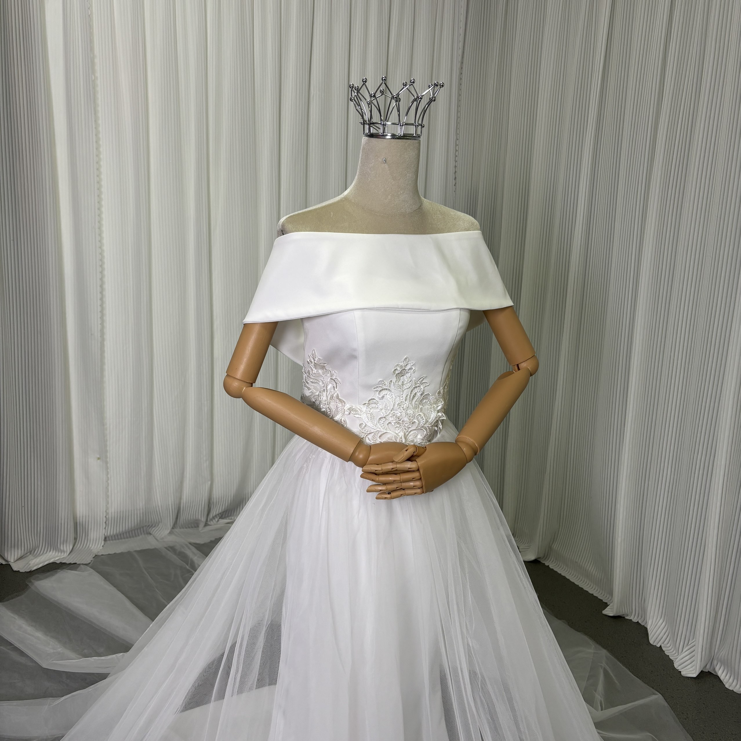 ウエディングドレス+オーバースカート クレープ生地 オフショルダー スレンダーライン 繊細レース 結婚式