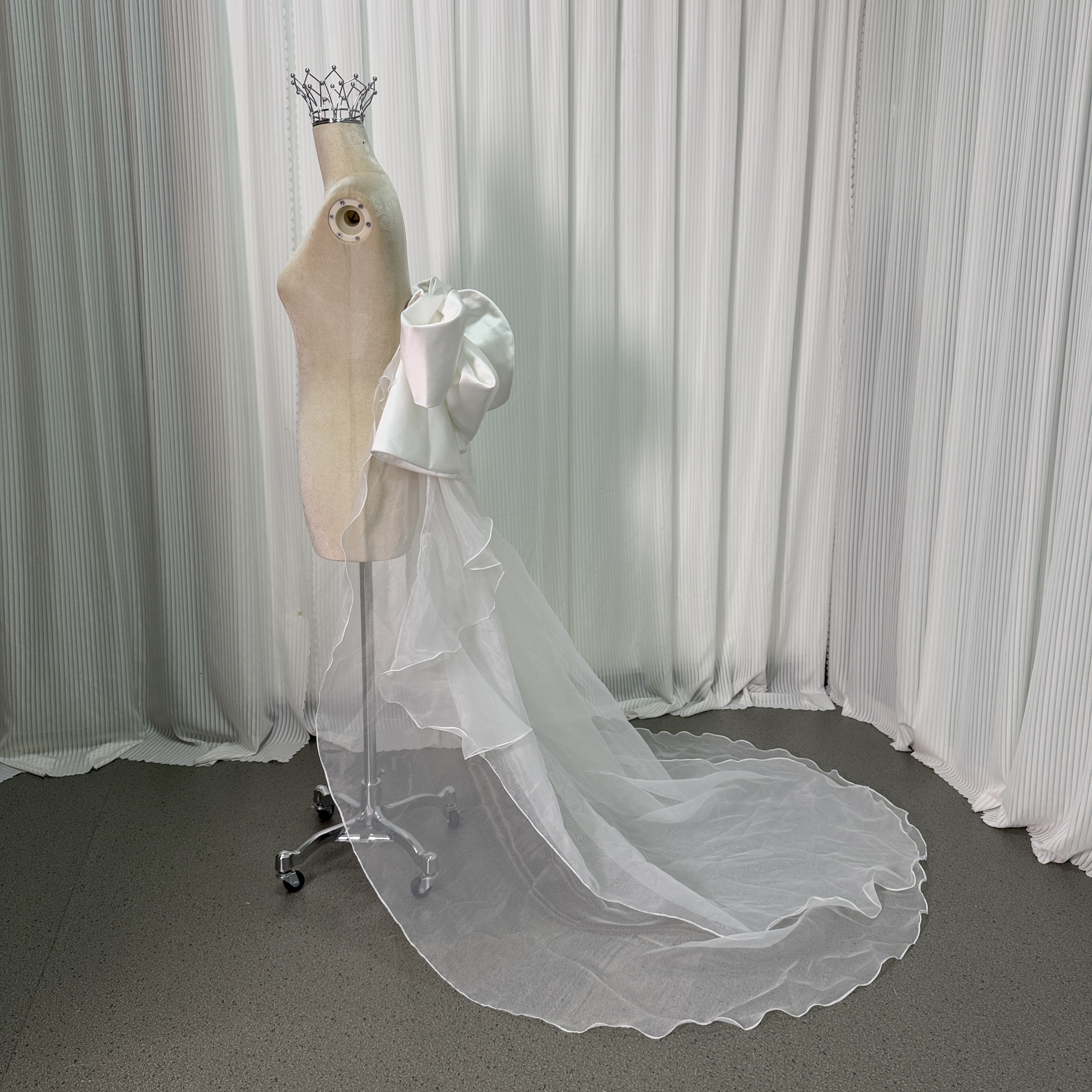 ふっくら柔らかなバックリボン 取り外し ロイヤルサテン 上質オーガンジー ミニトレーン 結婚式 前撮り