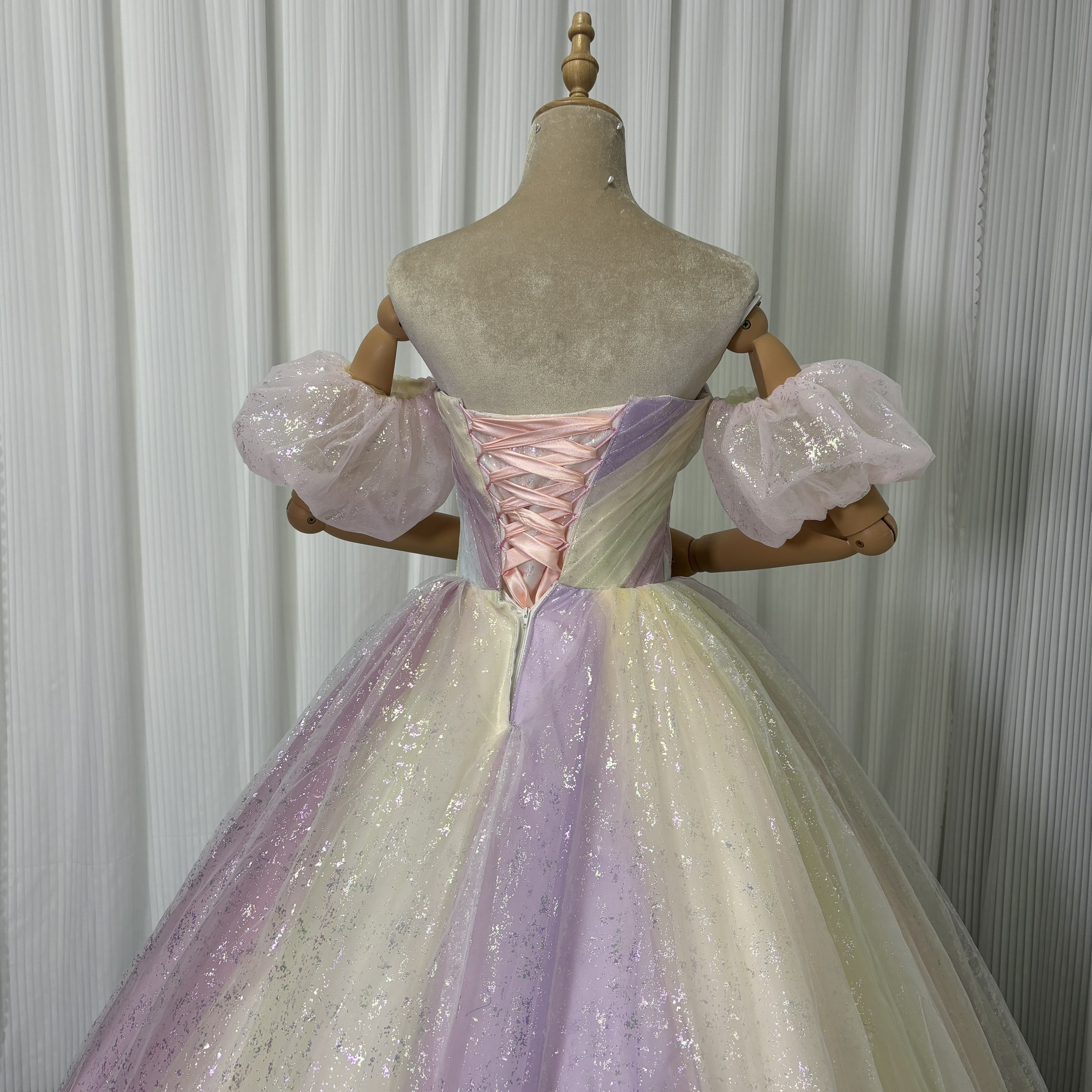 美品！カラードレス レインボー ベアトップ パフスリーブ シークインチュール プリンセスライン ミニトレーン 披露宴