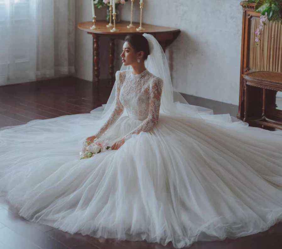 フランス風 ウェディングドレス ロングスリーブ 美しい花レース プリンセスライン クラシカル 結婚式