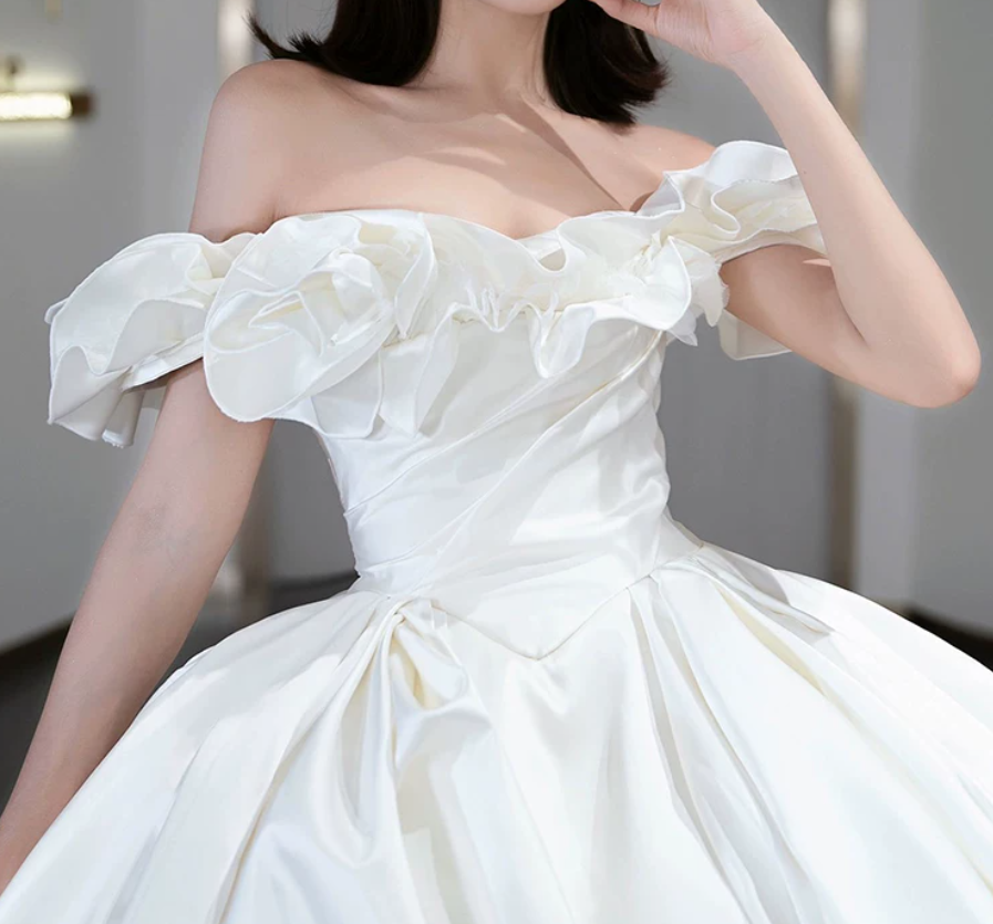 ウエディングドレス オフショルダー ラッフルフリル プリンセスライン ロングトレーン 編み上げ 結婚式