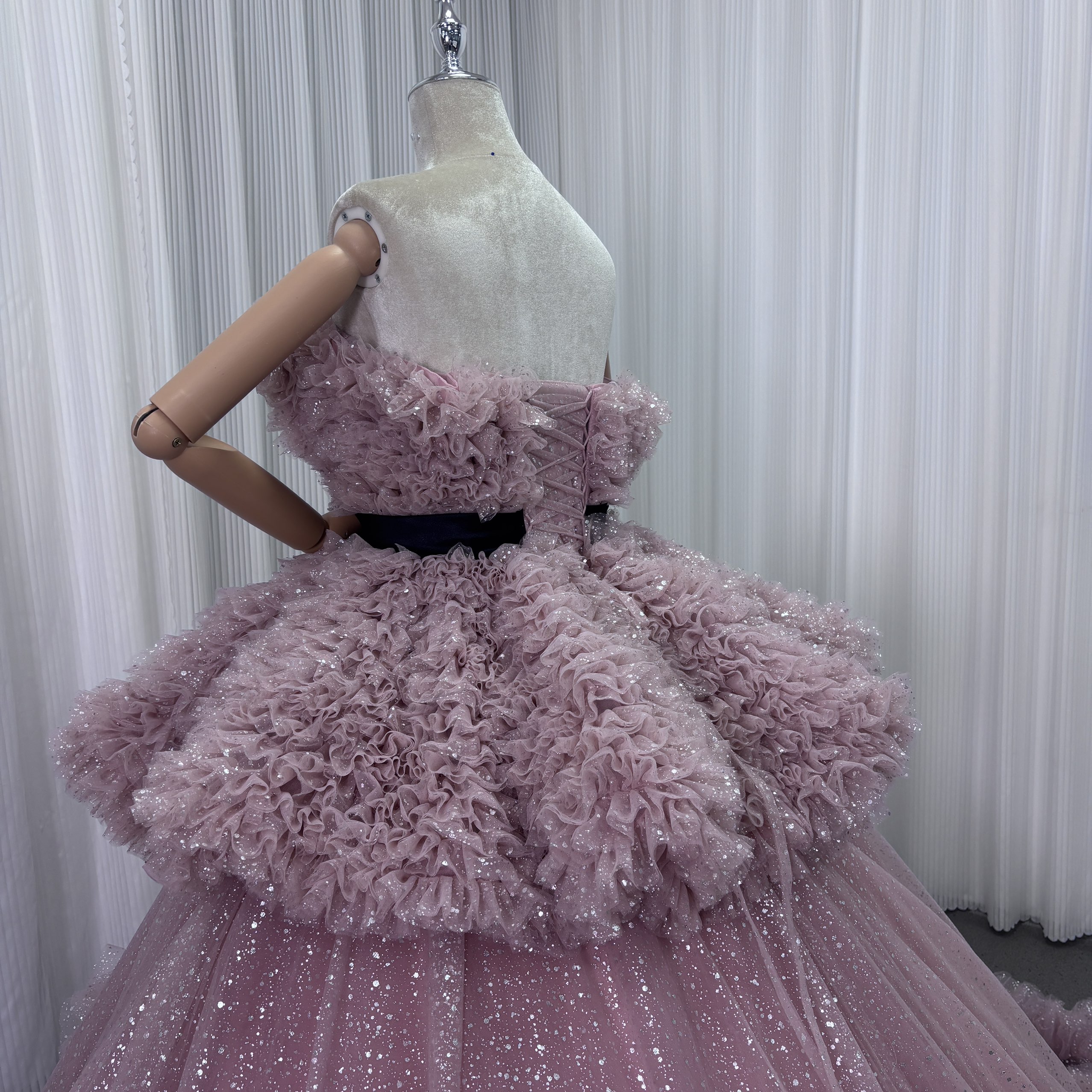 カラードレス ローズピンク キラキラチュール ベアトップ ラッフルフリル 取り外しトップス デザイン感 華やかなトレーン 花嫁