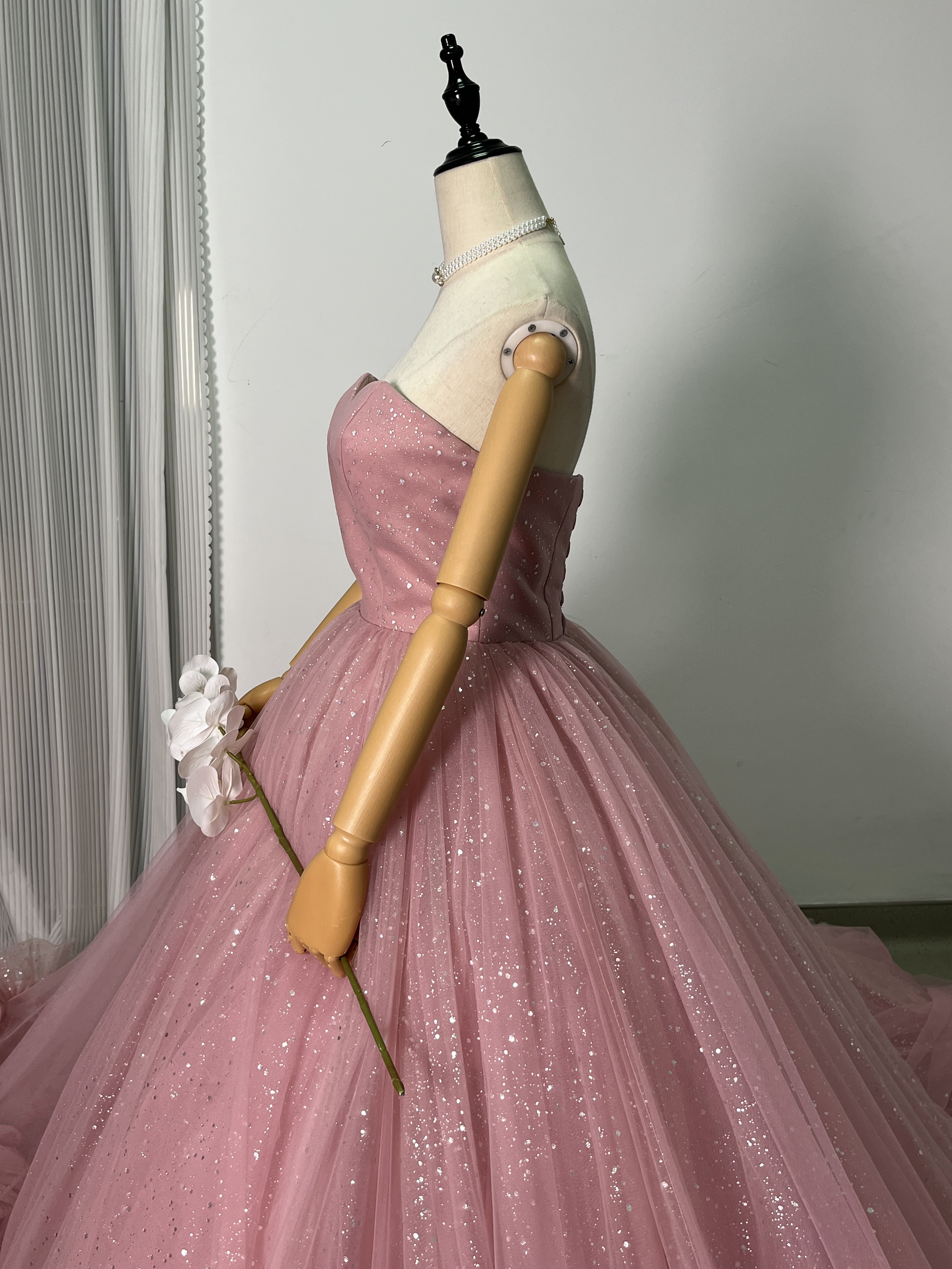 憧れのドレス ピンク カラードレス キラキラチュール ベアトップ ラッフルフリル 編み上げ 花嫁/前撮り