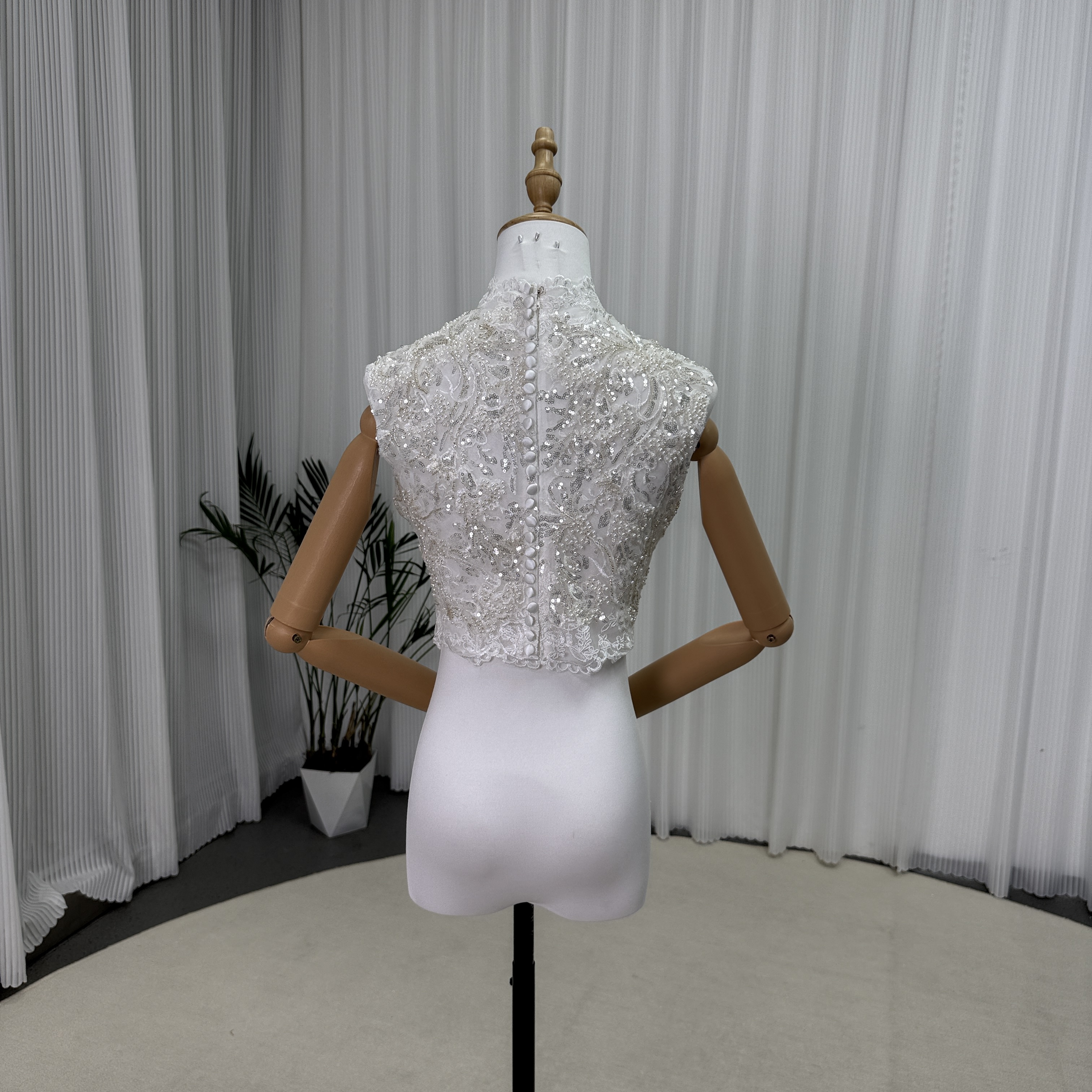 ボレロ ハイネック ノースリーブ キラキラスパンコール 繊細レース くるみボタン ハンドメイド 結婚式