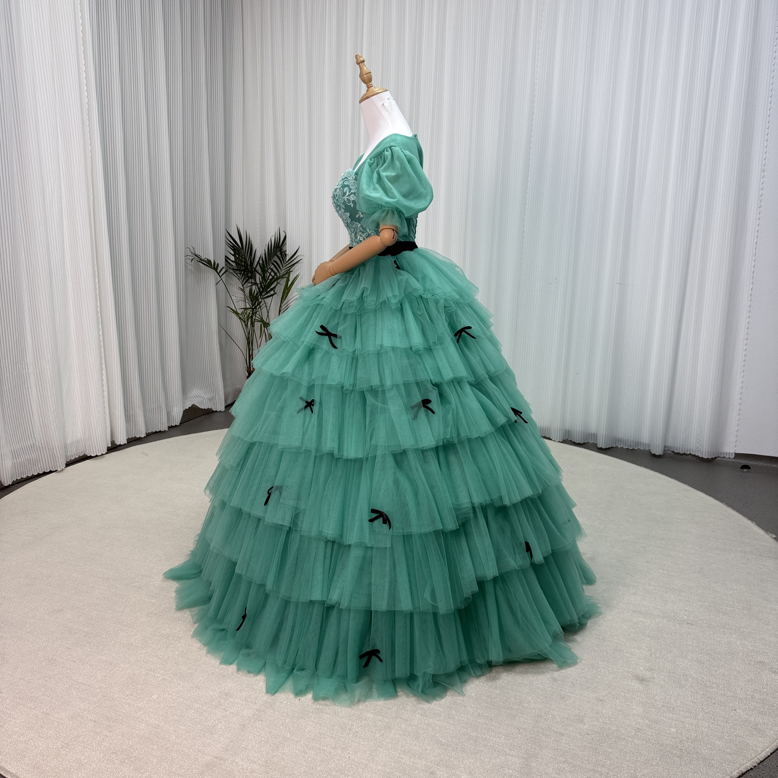 カラードレス+トップス ミントグリーン ベアトップ パフスリーブ 繊細レース プリンセスライン リボン 編み上げ ロング 花嫁