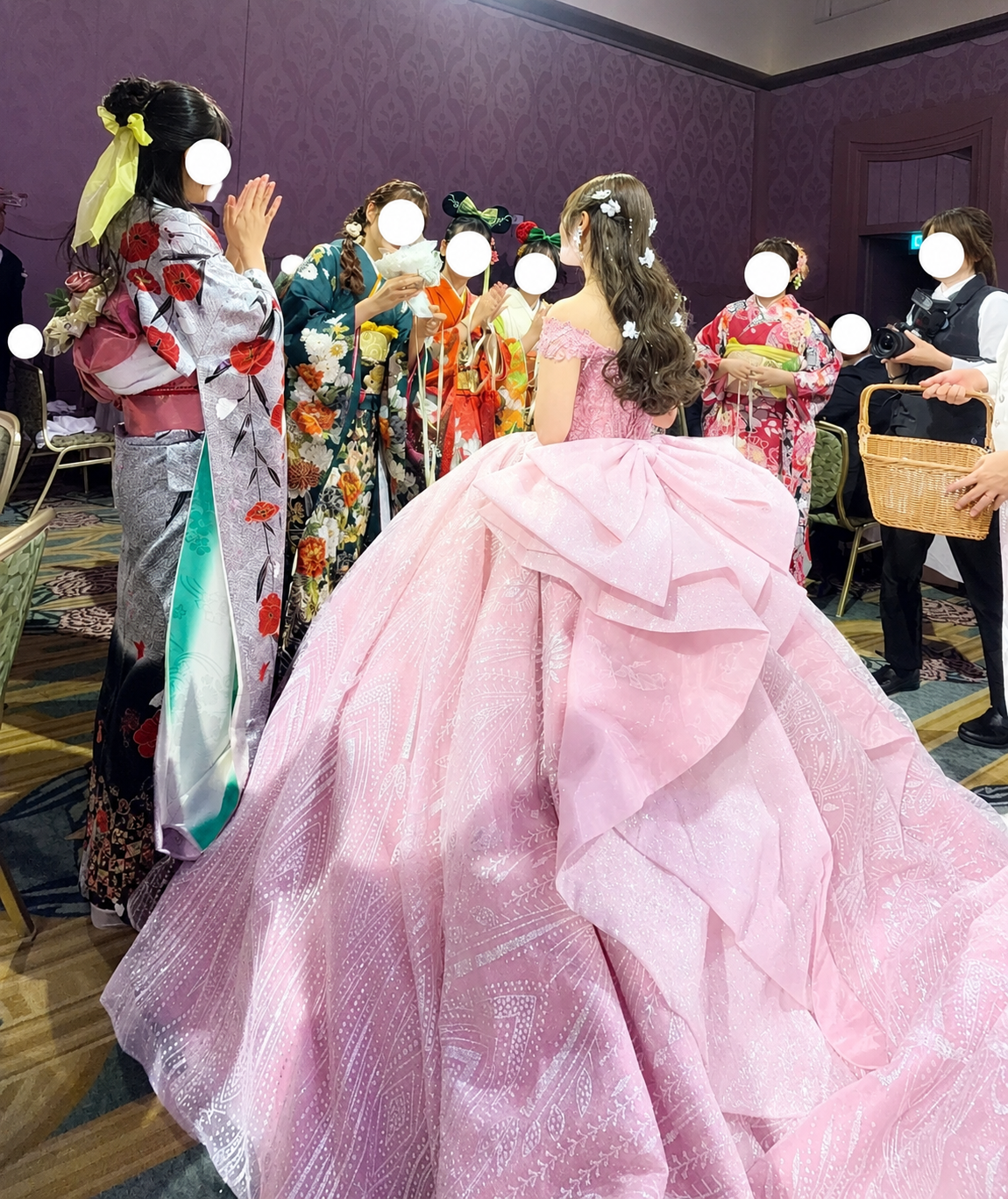 豪華なカラードレス　ピンク　特大ボリューム　キラッキラ　プリンセスライン　挙式　結婚式