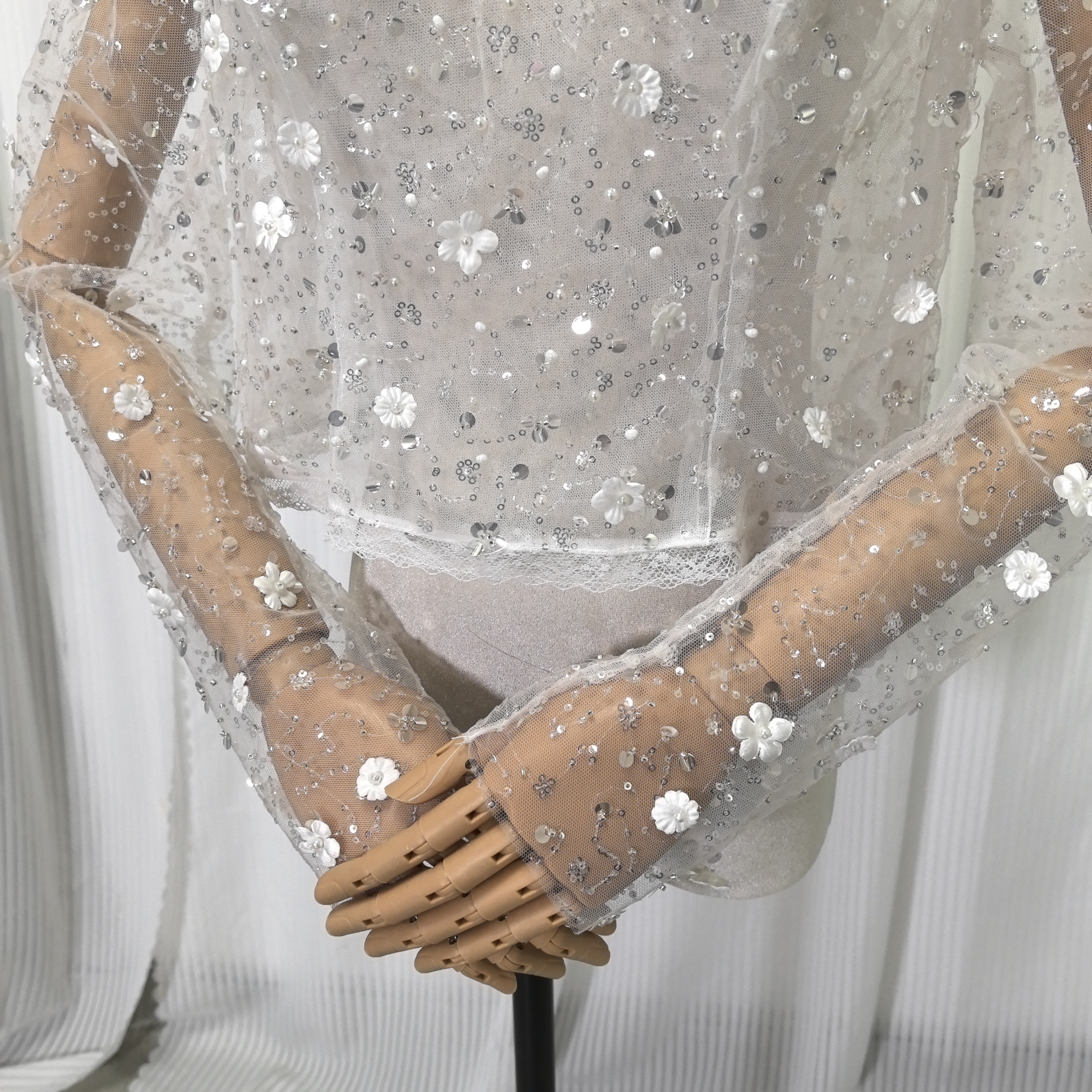 ボレロ ロングスリーブ 3D立体レース花刺繍 キラキラ光る刺繍 くるみボタン ウェディングドレス
