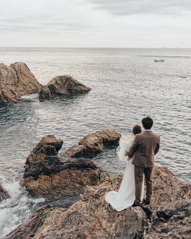 実例写真！人気上昇！ ウェディングドレス+トップス ツーピース ビーズの肩紐 Vネック クレープ生地 前撮り